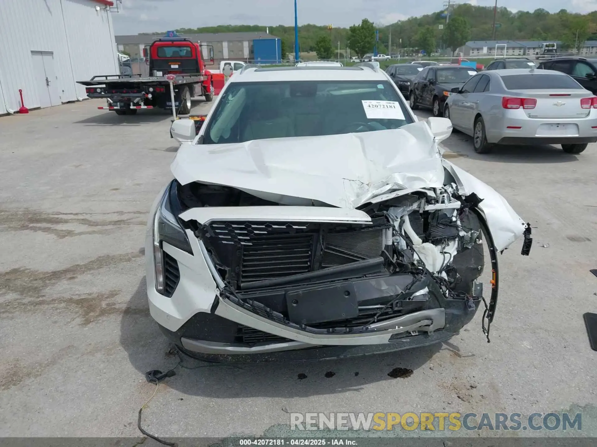 12 fotografías del automóvil dañado 1GYFZCR44NF144494 CADILLAC XT4 2022