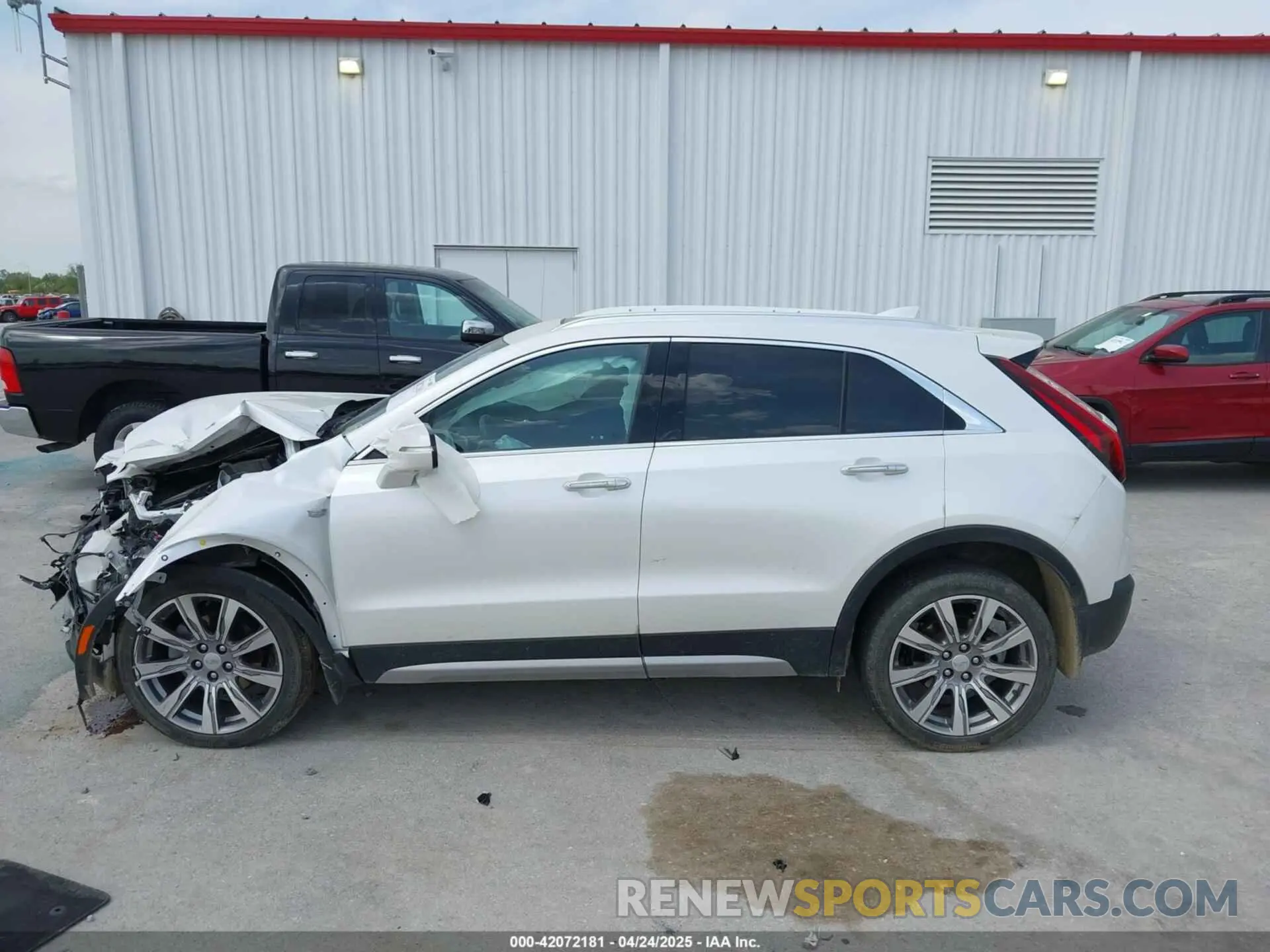 14 fotografías del automóvil dañado 1GYFZCR44NF144494 CADILLAC XT4 2022