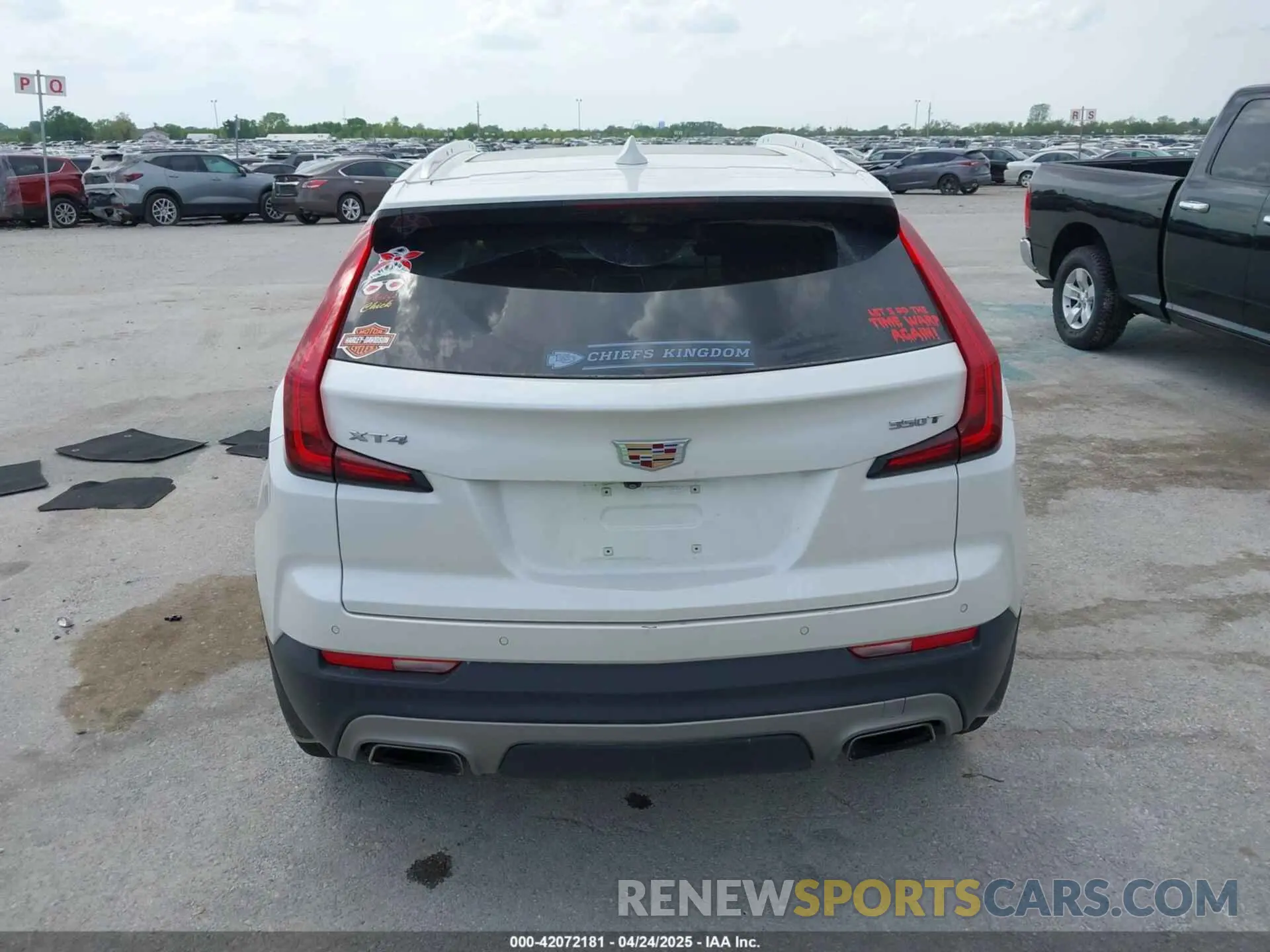 16 fotografías del automóvil dañado 1GYFZCR44NF144494 CADILLAC XT4 2022