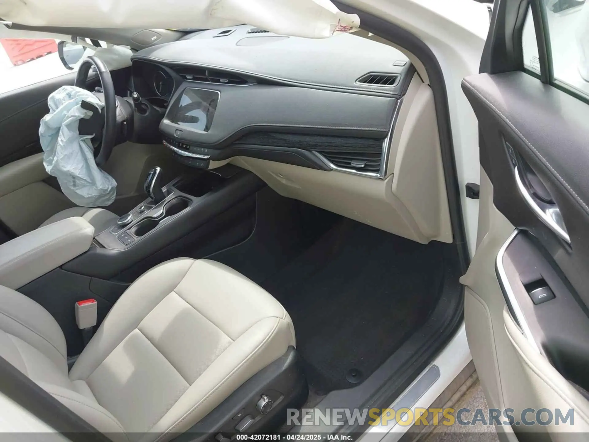 5 fotografías del automóvil dañado 1GYFZCR44NF144494 CADILLAC XT4 2022