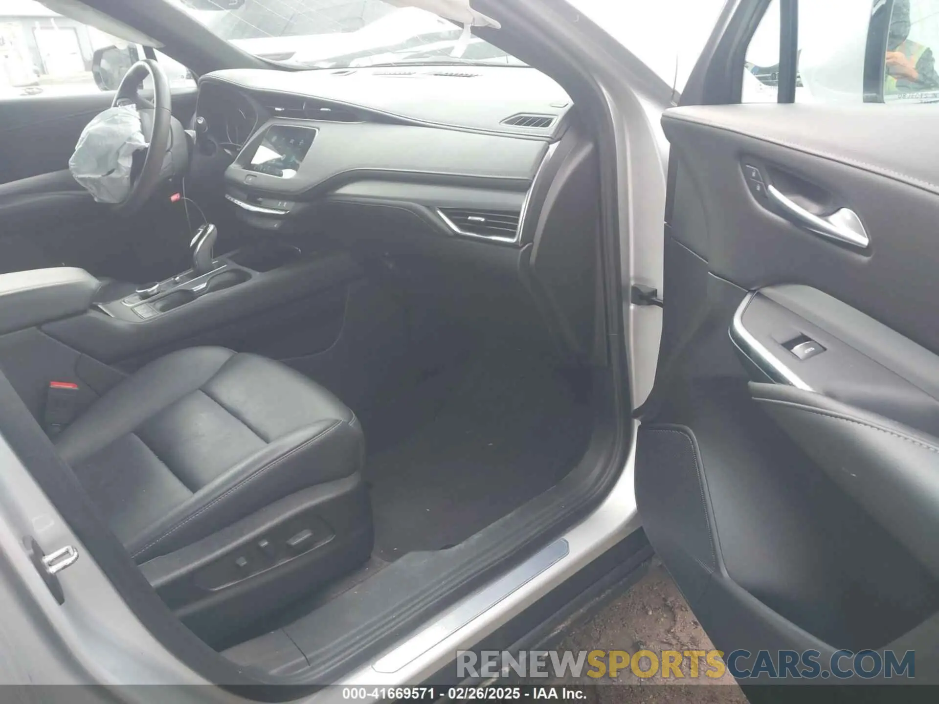 5 fotografías del automóvil dañado 1GYFZDR43NF152561 CADILLAC XT4 2022