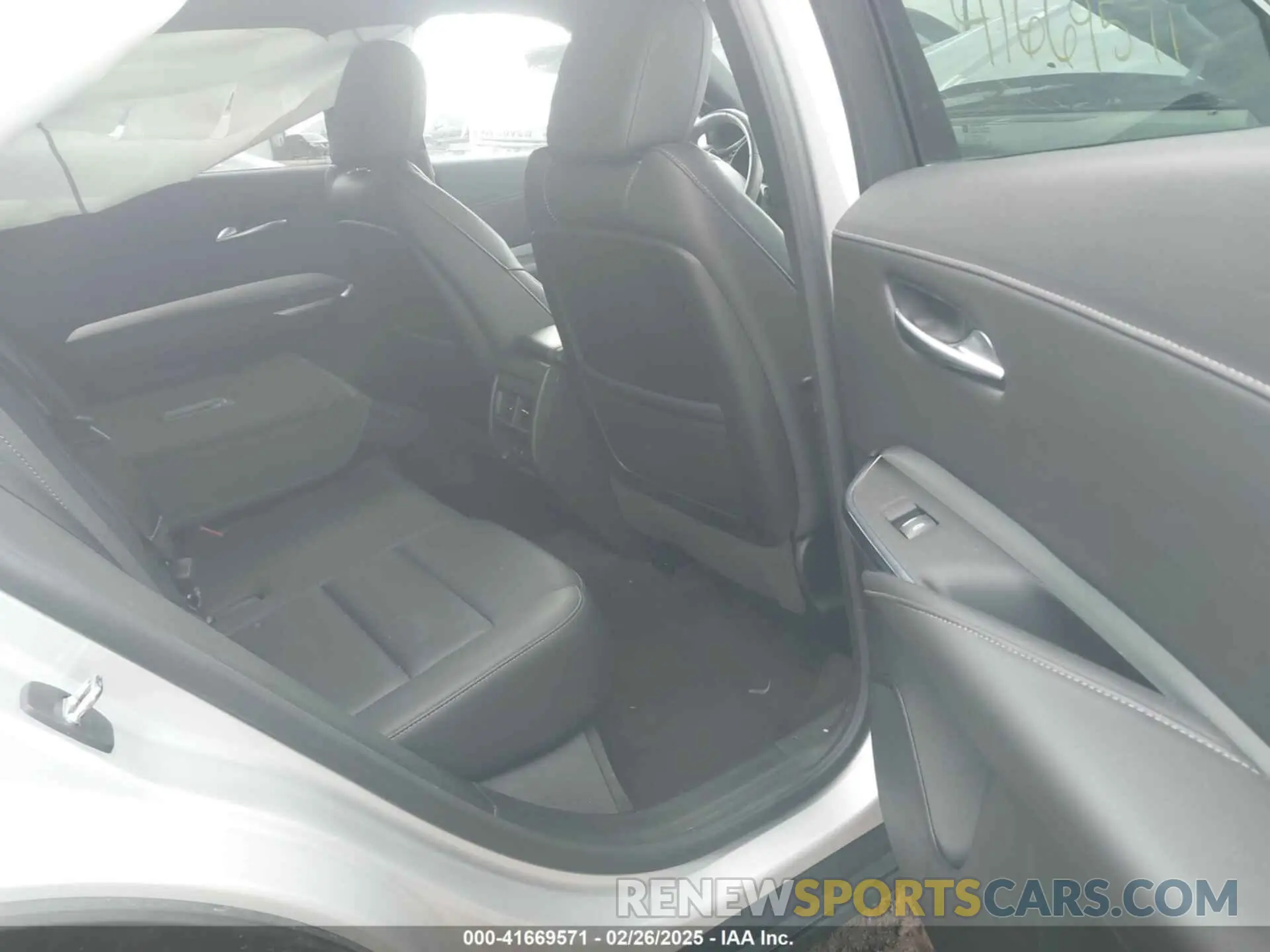 8 fotografías del automóvil dañado 1GYFZDR43NF152561 CADILLAC XT4 2022