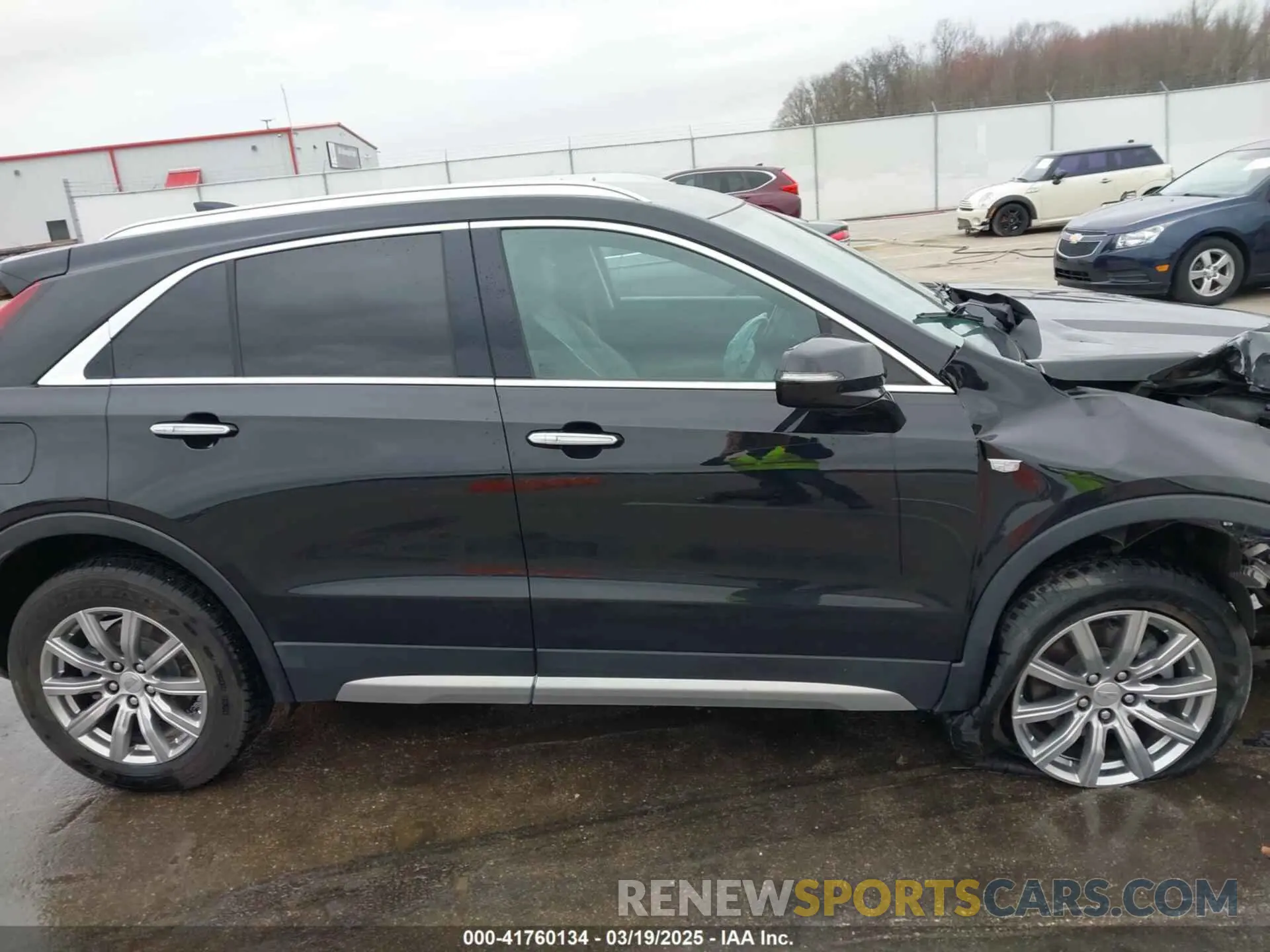 14 fotografías del automóvil dañado 1GYFZDR46NF100082 CADILLAC XT4 2022