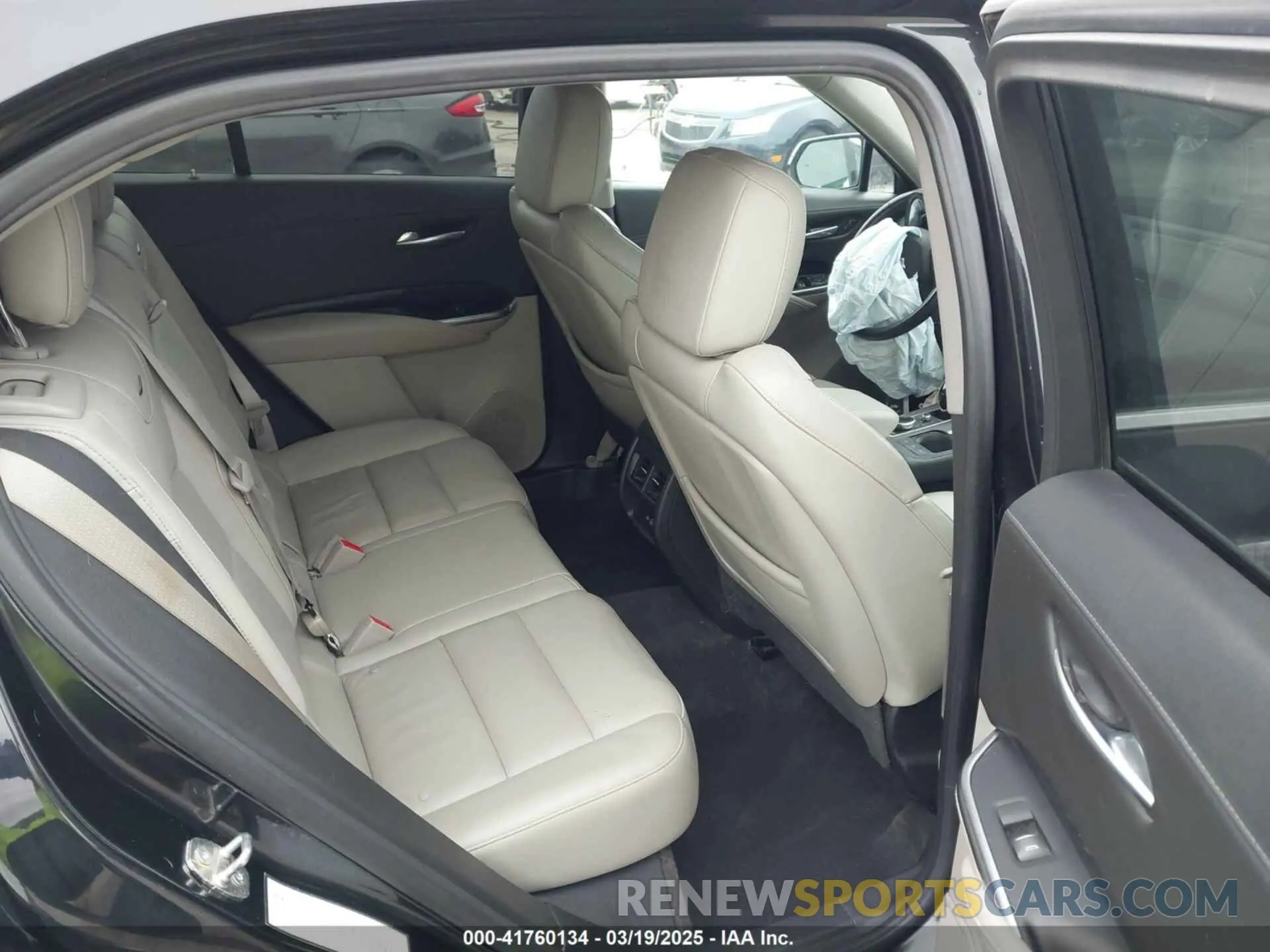 8 fotografías del automóvil dañado 1GYFZDR46NF100082 CADILLAC XT4 2022