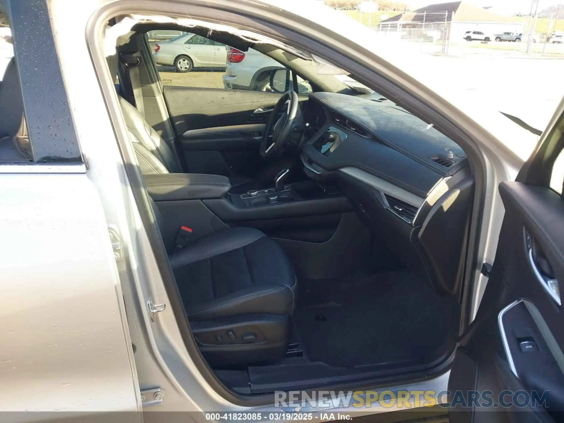 5 fotografías del automóvil dañado 1GYFZDR48NF134962 CADILLAC XT4 2022