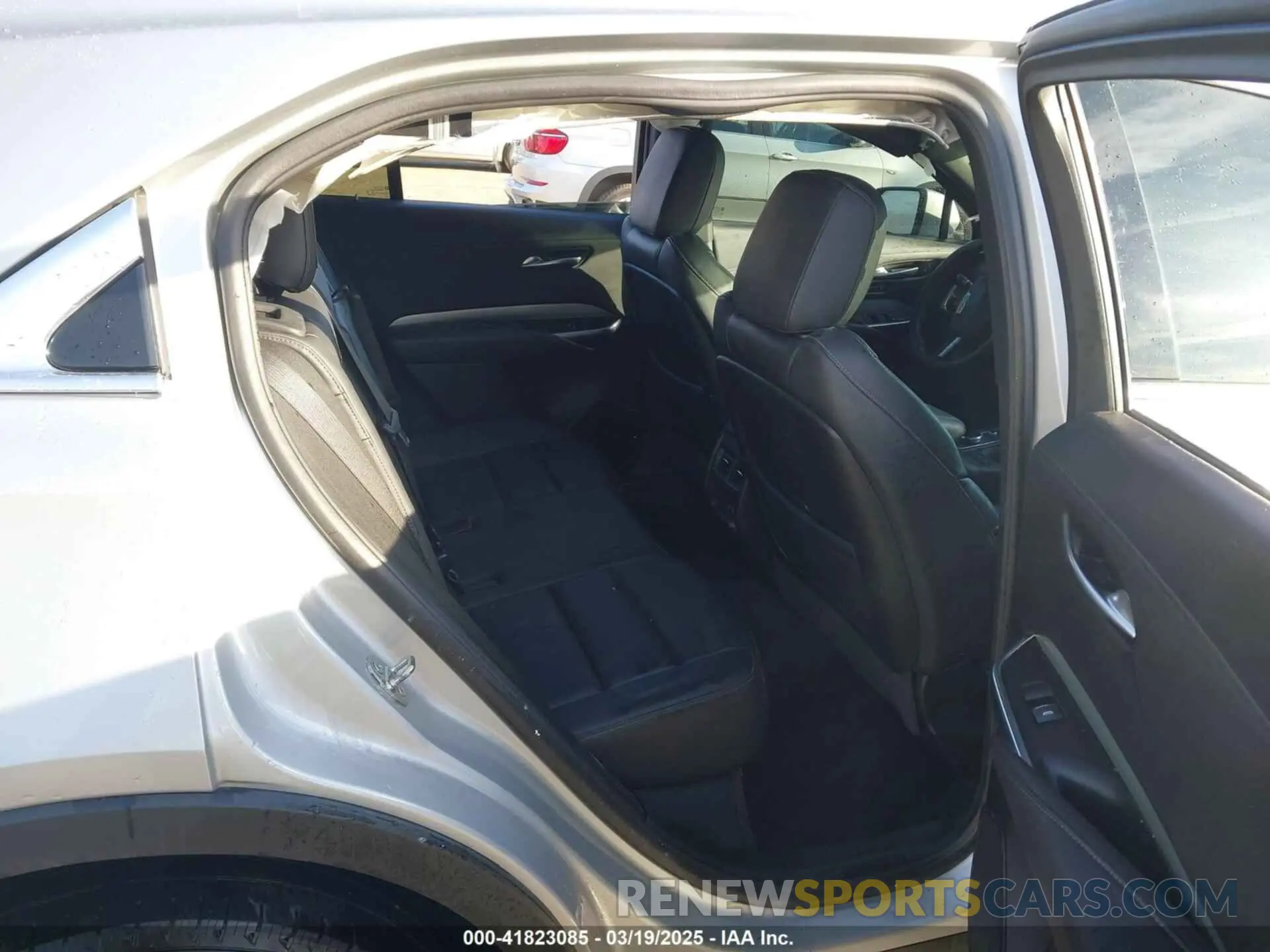 8 fotografías del automóvil dañado 1GYFZDR48NF134962 CADILLAC XT4 2022