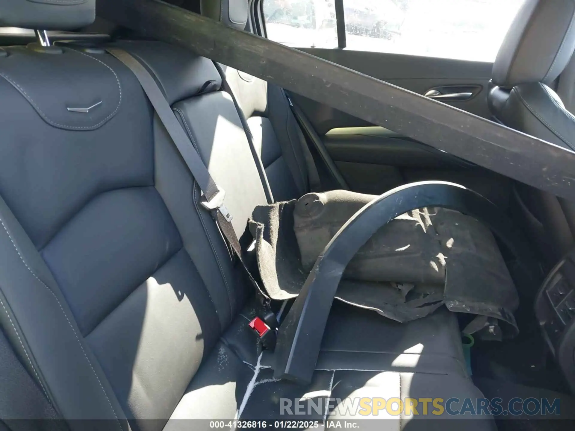 8 fotografías del automóvil dañado 1GYFZDR4XNF139337 CADILLAC XT4 2022