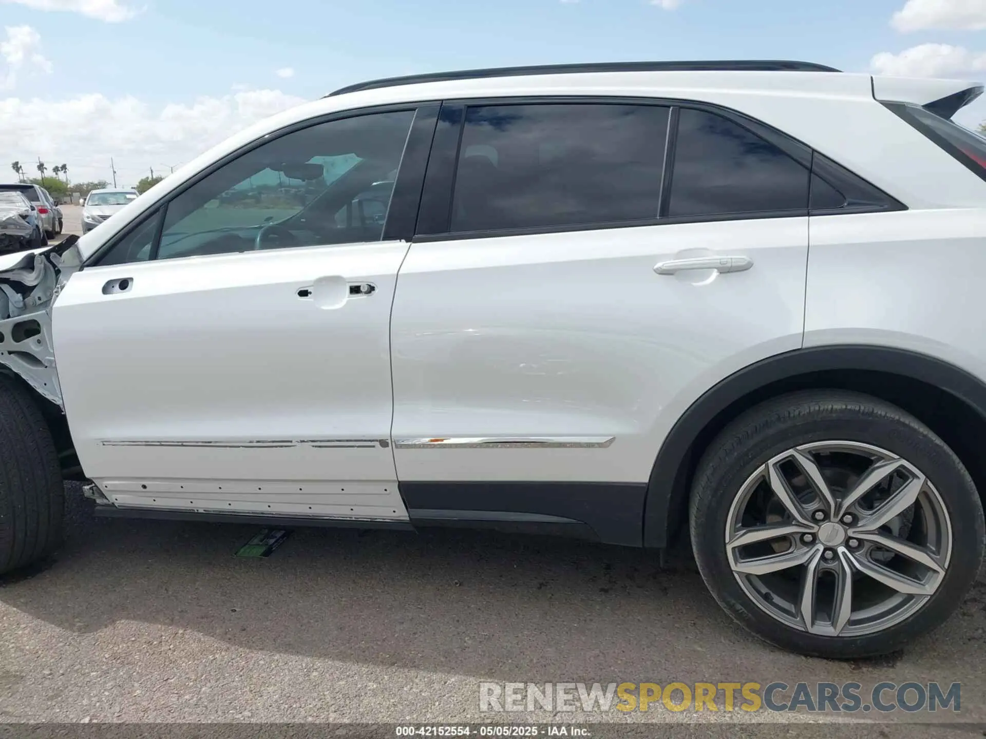 15 fotografías del automóvil dañado 1GYFZER44NF164899 CADILLAC XT4 2022