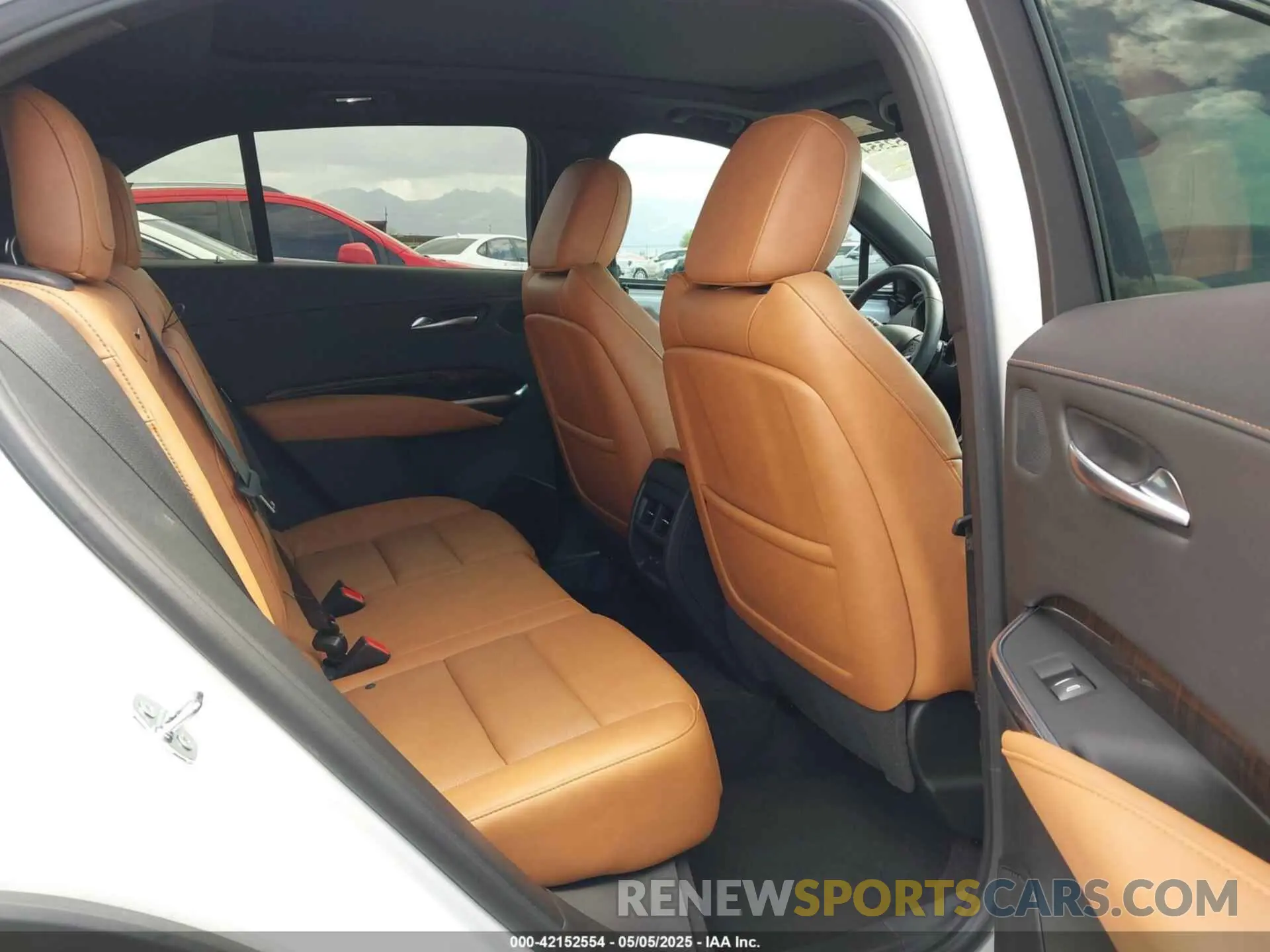 8 fotografías del automóvil dañado 1GYFZER44NF164899 CADILLAC XT4 2022