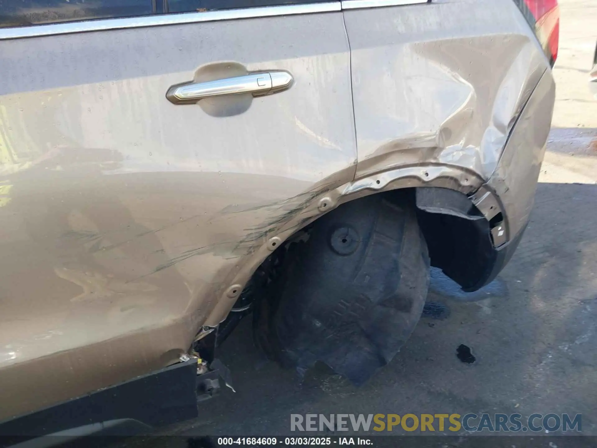 12 fotografías del automóvil dañado 1GYAZAR40PF135132 CADILLAC XT4 2023