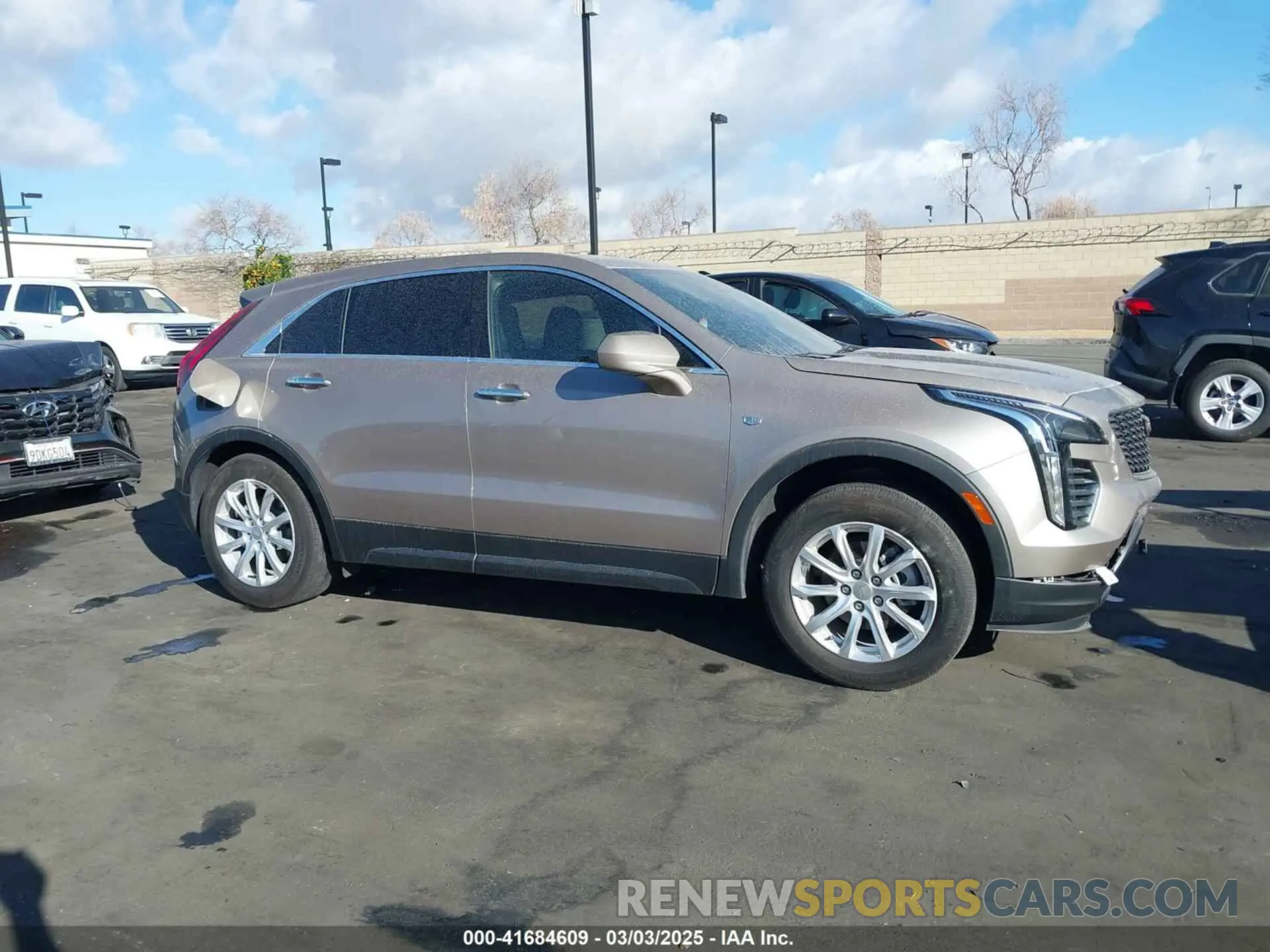 14 fotografías del automóvil dañado 1GYAZAR40PF135132 CADILLAC XT4 2023