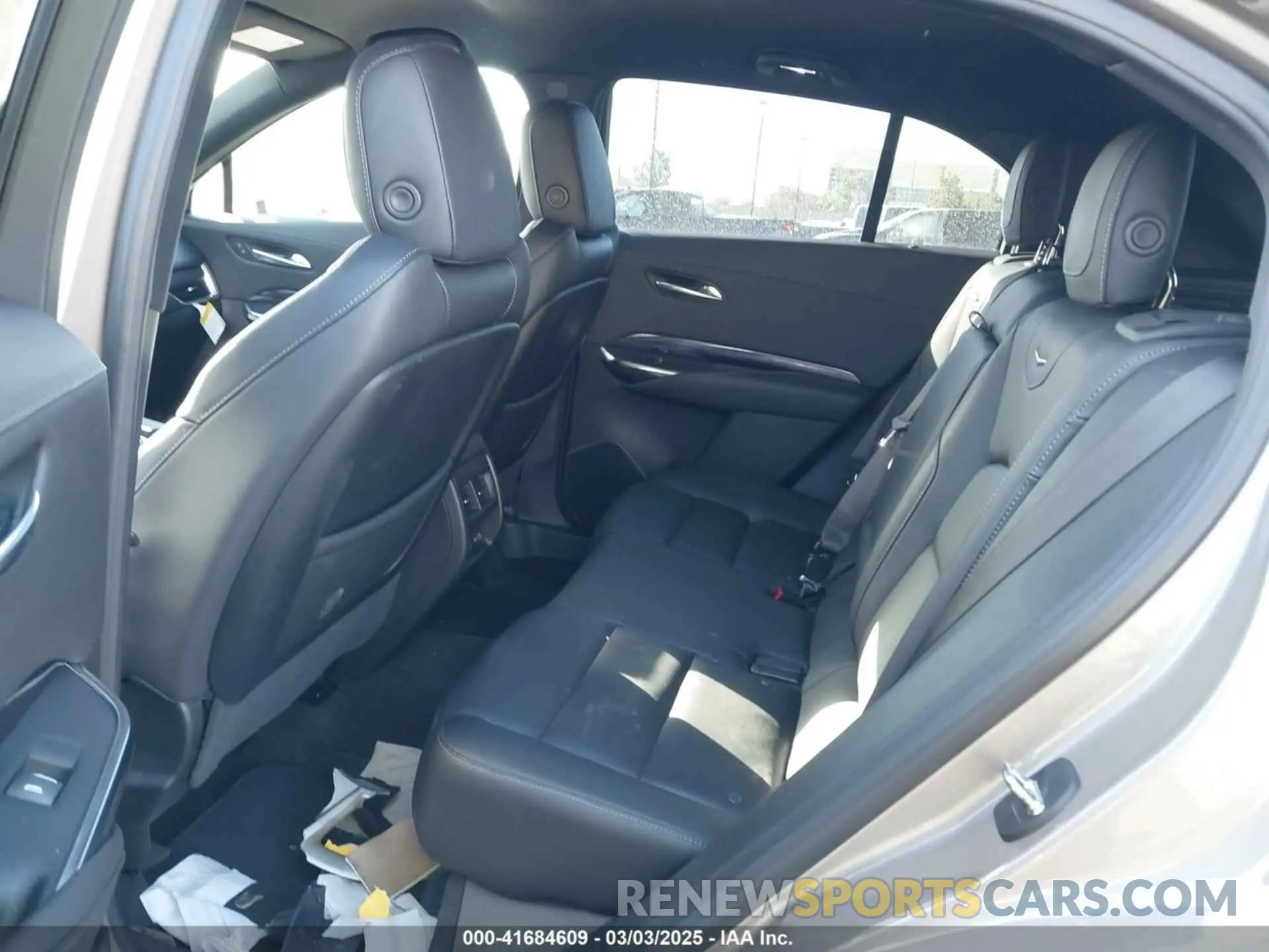 8 fotografías del automóvil dañado 1GYAZAR40PF135132 CADILLAC XT4 2023