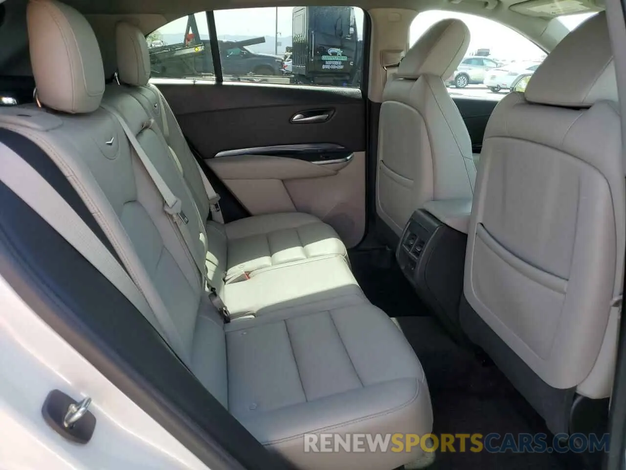 11 fotografías del automóvil dañado 1GYAZAR46PF134602 CADILLAC XT4 2023