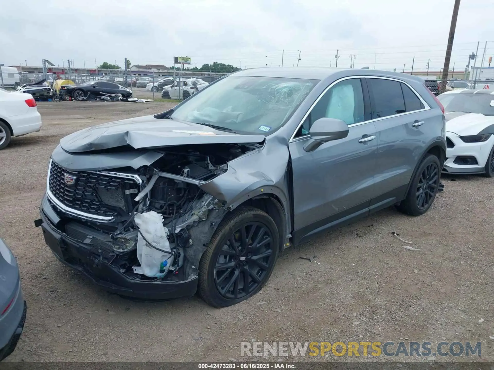 2 fotografías del automóvil dañado 1GYAZAR47PF134530 CADILLAC XT4 2023