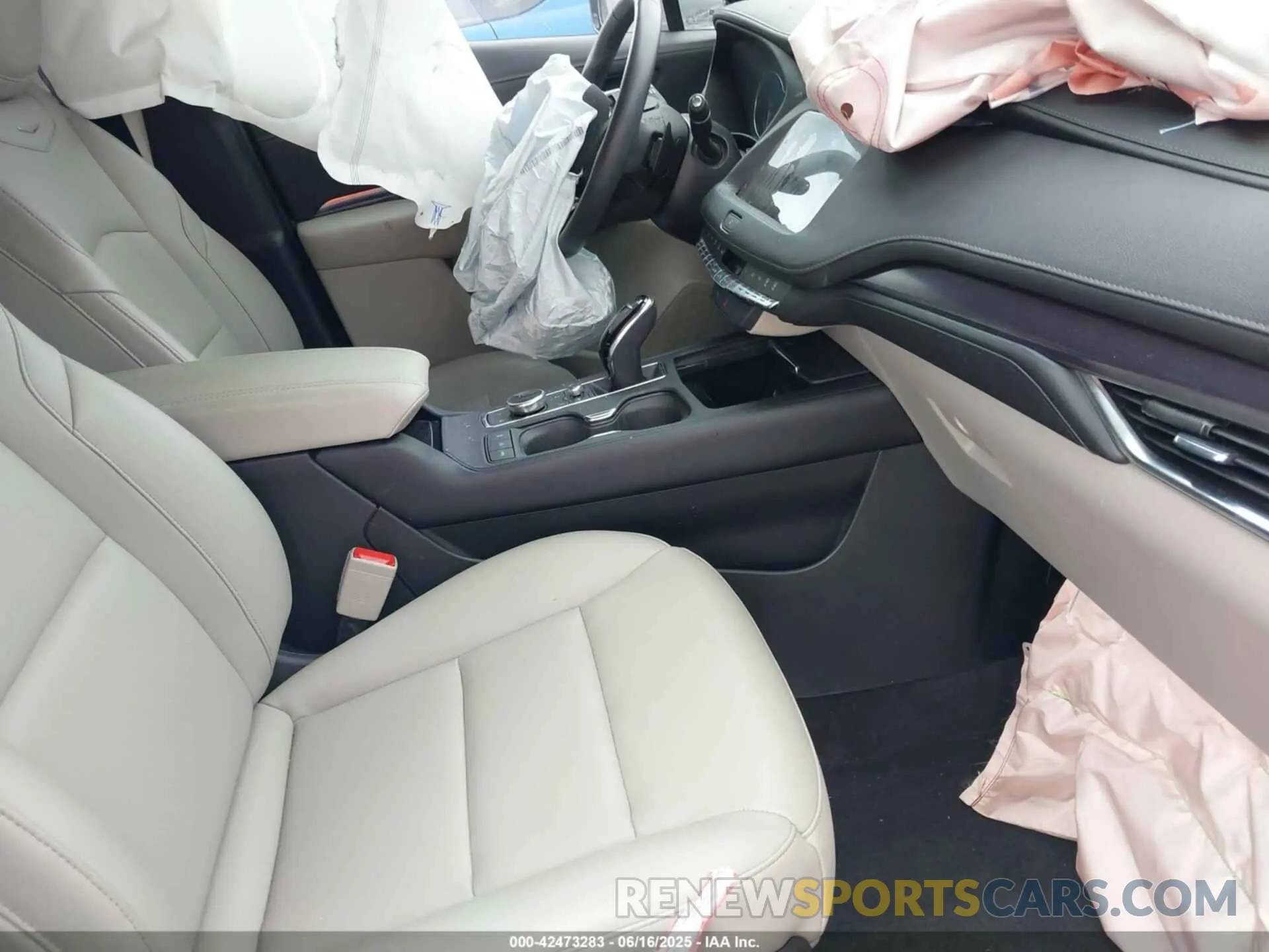 5 fotografías del automóvil dañado 1GYAZAR47PF134530 CADILLAC XT4 2023