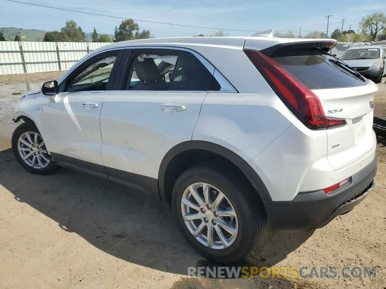 2 fotografías del automóvil dañado 1GYFZBR44PF101576 CADILLAC XT4 2023