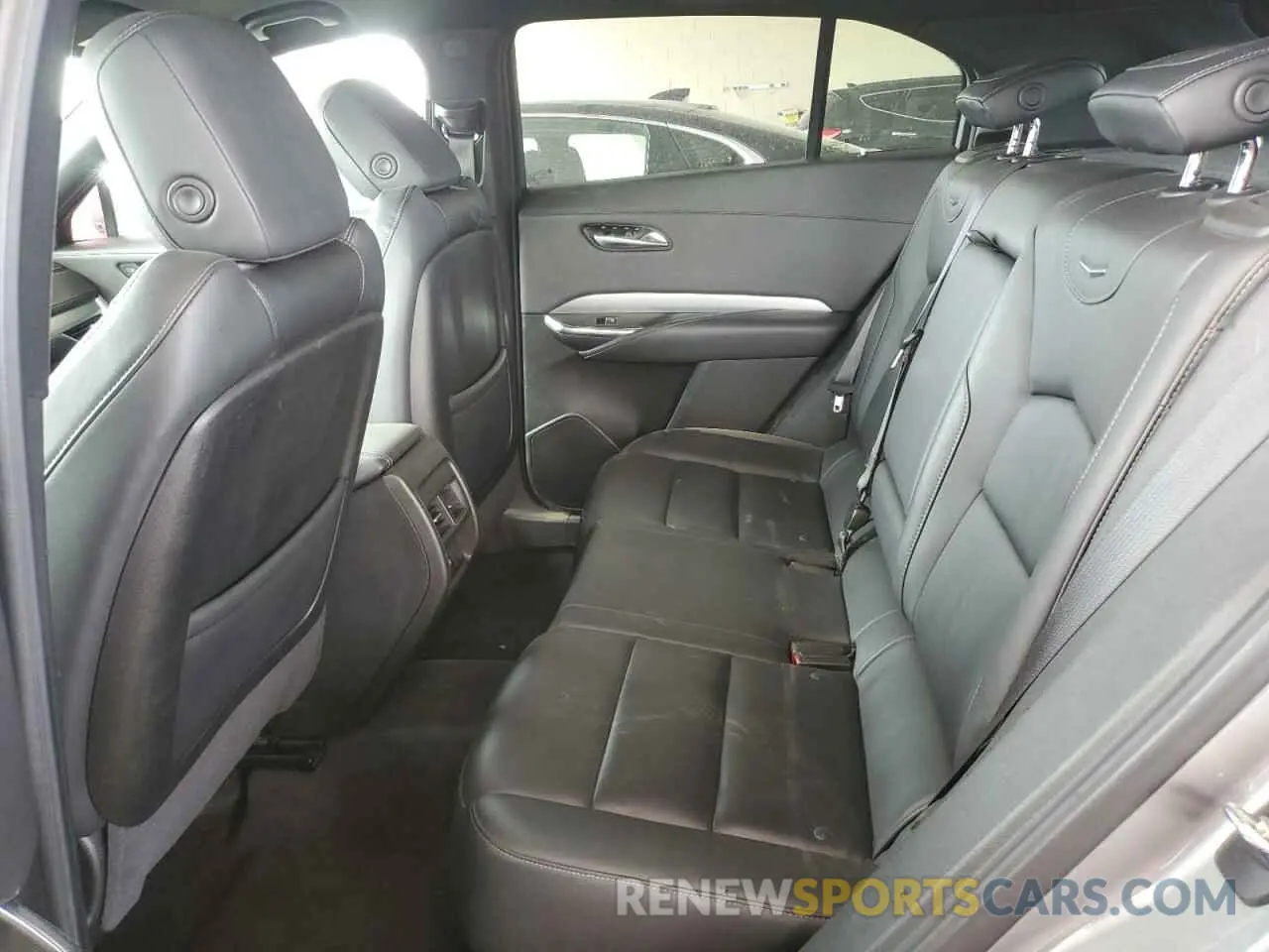 11 fotografías del automóvil dañado 1GYFZCR44PF135037 CADILLAC XT4 2023