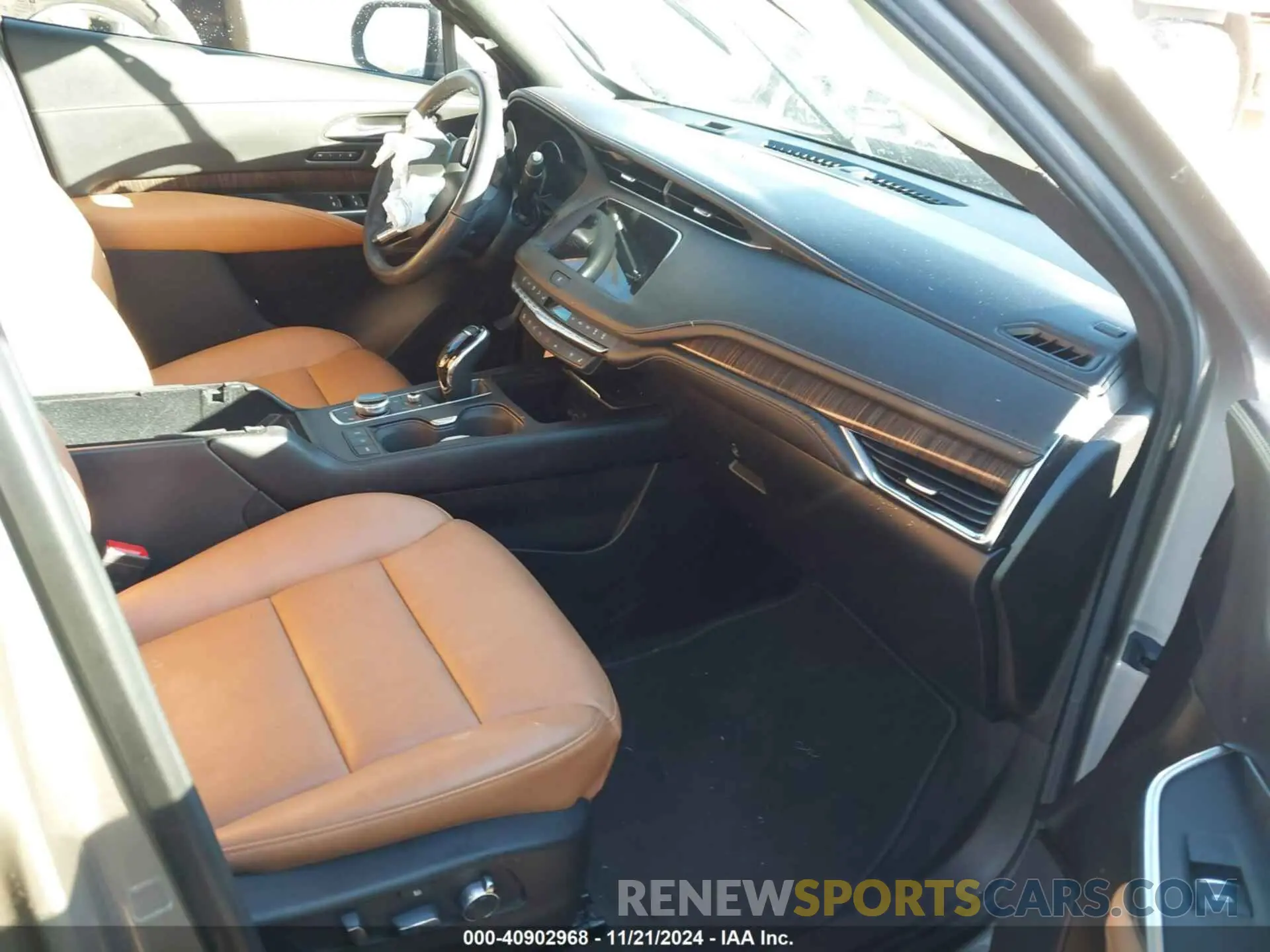 5 fotografías del automóvil dañado 1GYFZCR46PF191870 CADILLAC XT4 2023