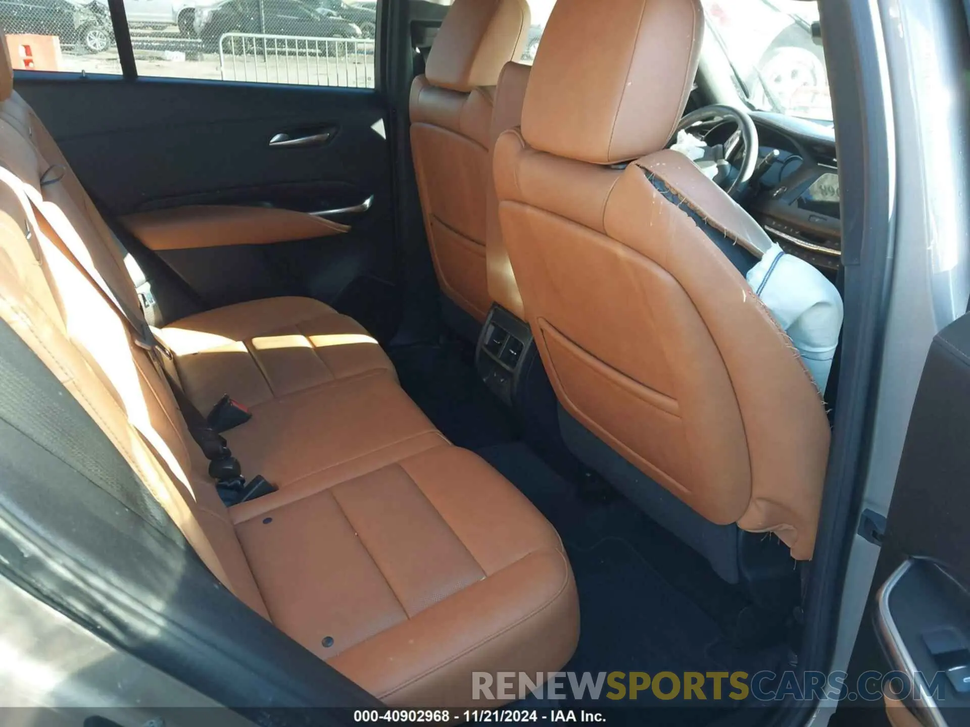 8 fotografías del automóvil dañado 1GYFZCR46PF191870 CADILLAC XT4 2023