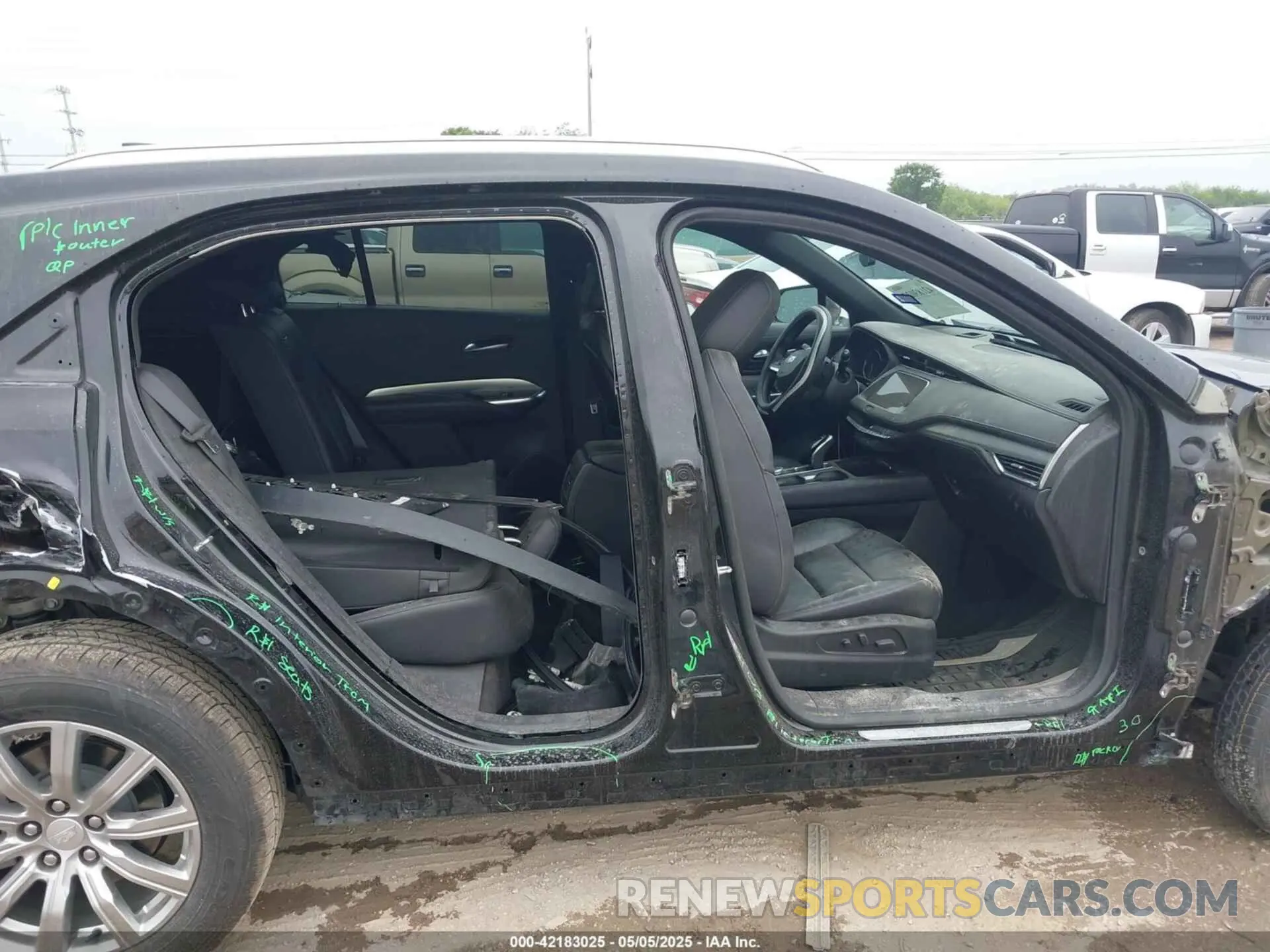 14 fotografías del automóvil dañado 1GYFZCR48PF142752 CADILLAC XT4 2023