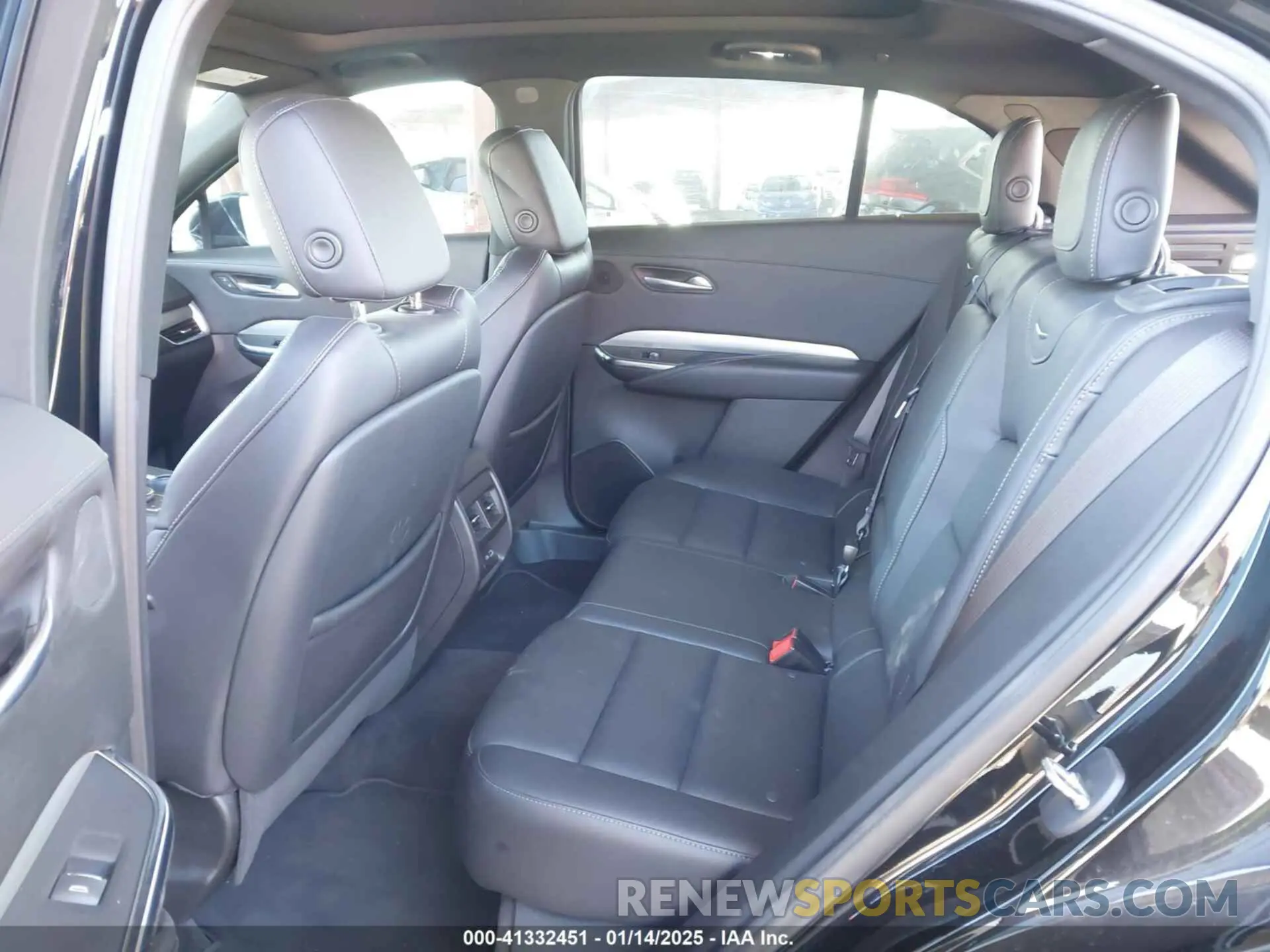8 fotografías del automóvil dañado 1GYFZCR49PF173489 CADILLAC XT4 2023