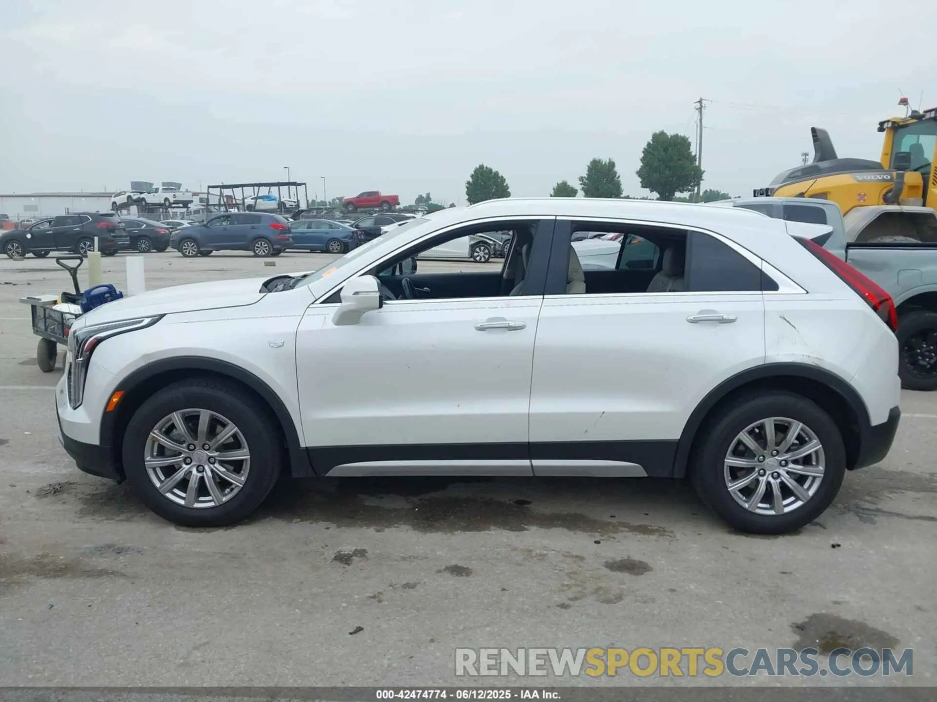 13 fotografías del automóvil dañado 1GYFZDR43PF176779 CADILLAC XT4 2023