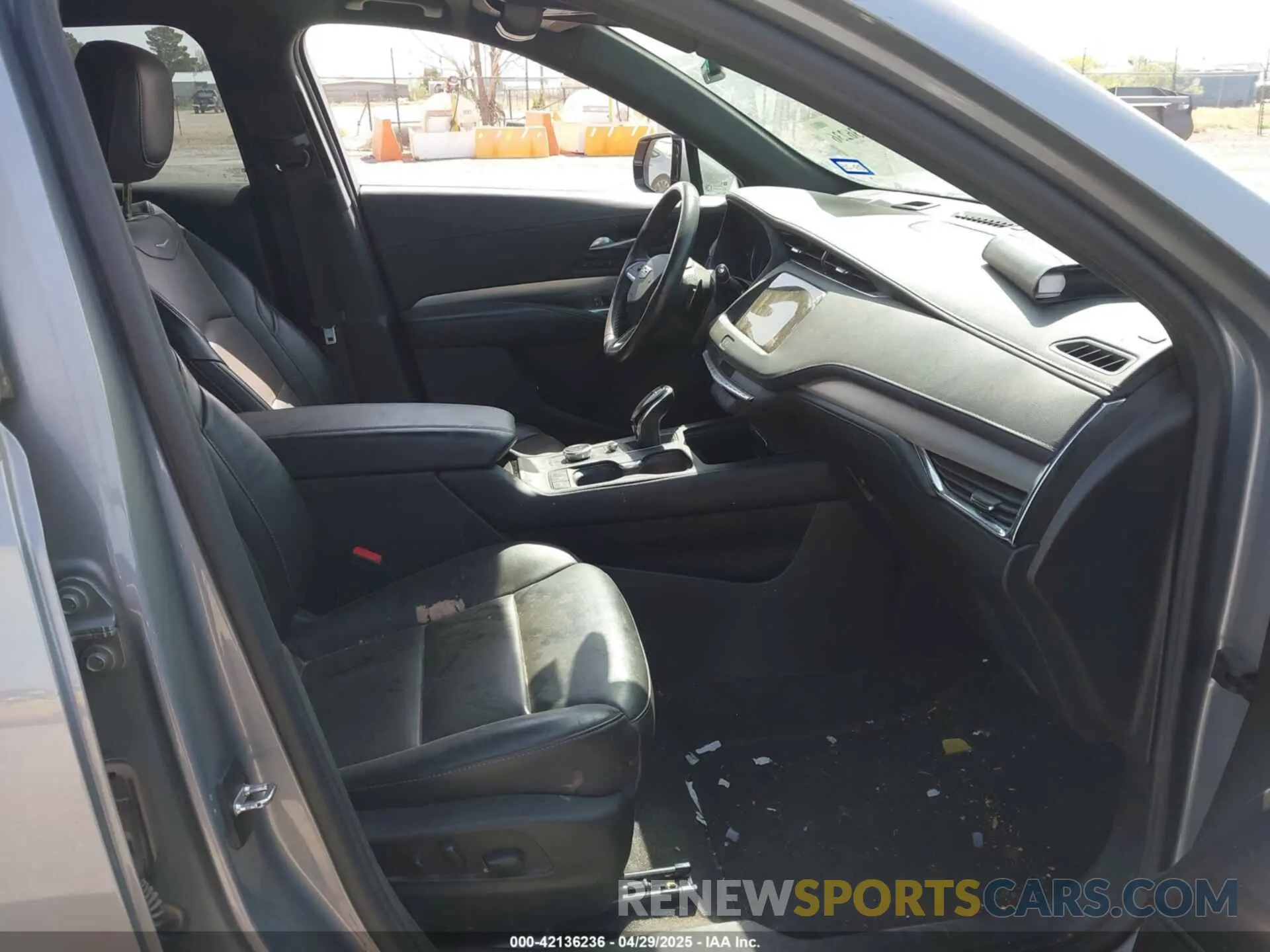 5 fotografías del automóvil dañado 1GYFZDR47PF163923 CADILLAC XT4 2023