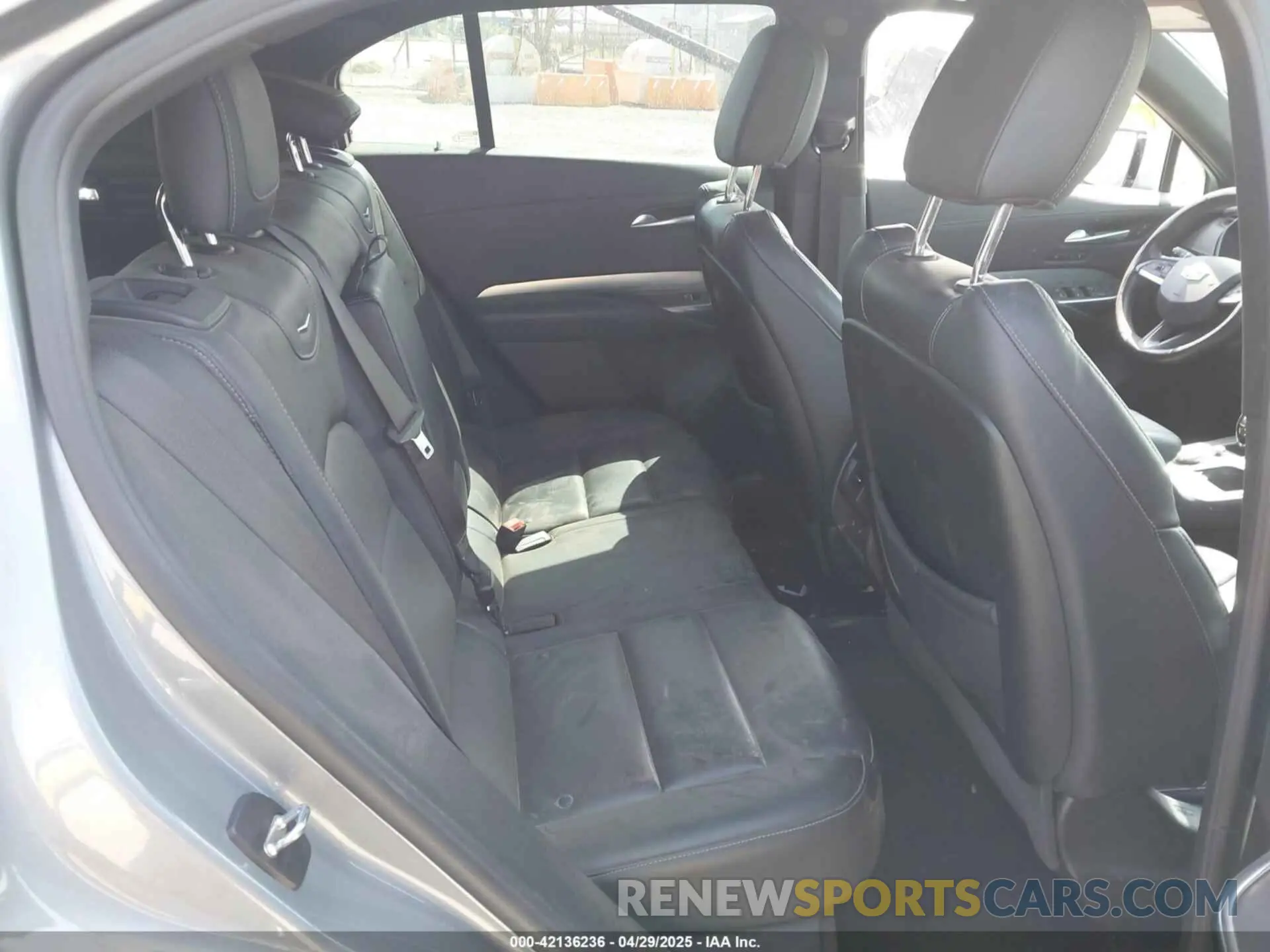 8 fotografías del automóvil dañado 1GYFZDR47PF163923 CADILLAC XT4 2023