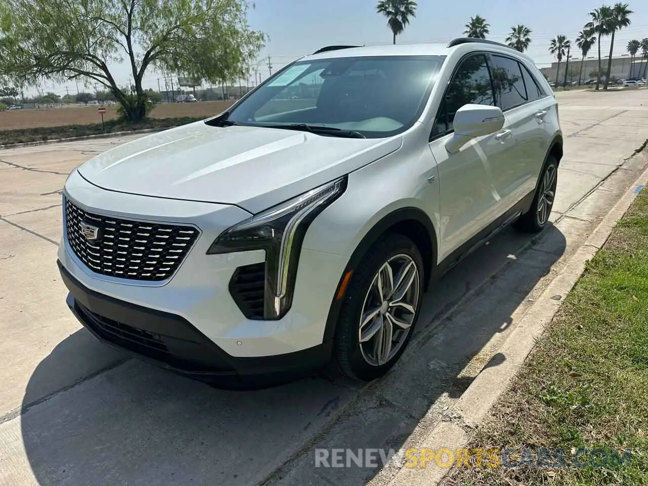 2 fotografías del automóvil dañado 1GYFZER48PF197505 CADILLAC XT4 2023