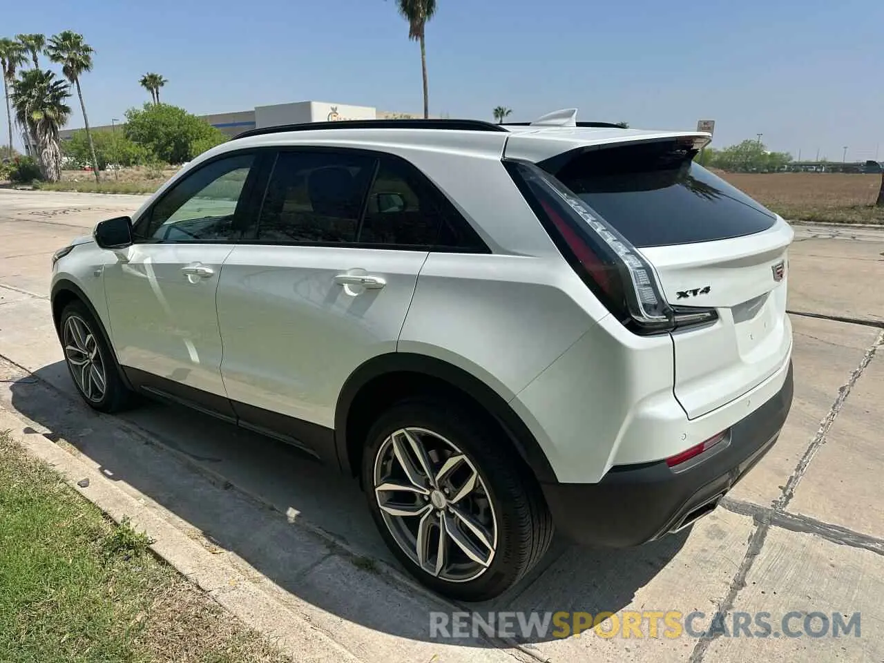 3 fotografías del automóvil dañado 1GYFZER48PF197505 CADILLAC XT4 2023