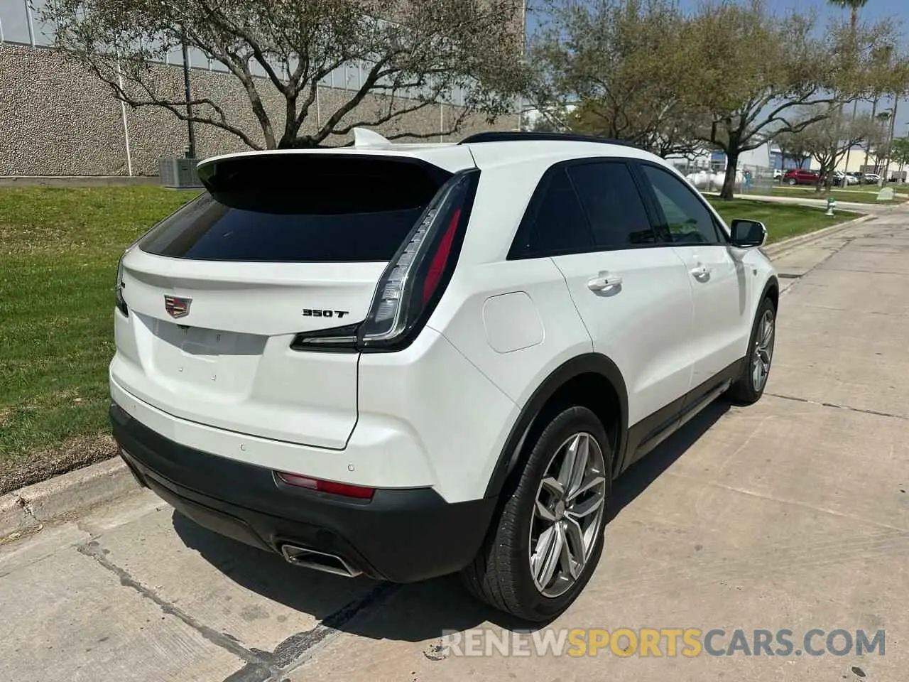 4 fotografías del automóvil dañado 1GYFZER48PF197505 CADILLAC XT4 2023