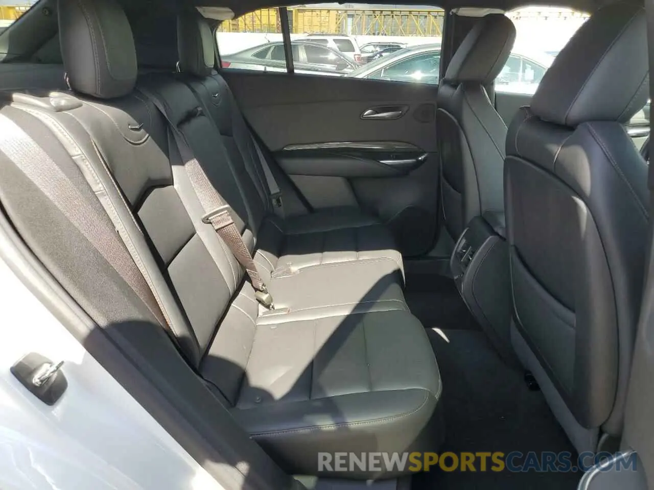 11 fotografías del automóvil dañado 1GYFZER48PF219325 CADILLAC XT4 2023