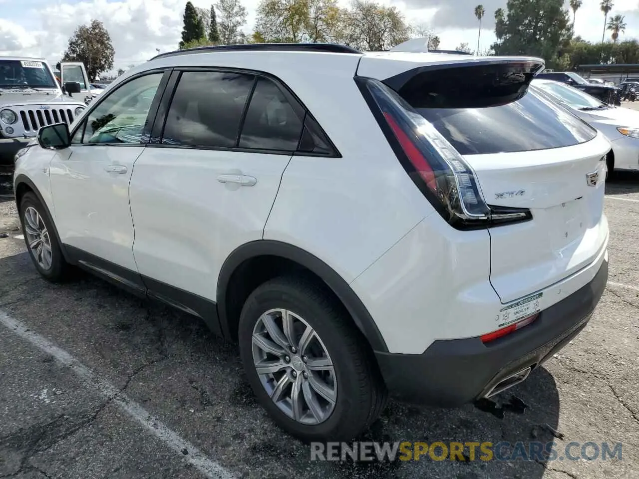 2 fotografías del automóvil dañado 1GYFZER48PF219325 CADILLAC XT4 2023