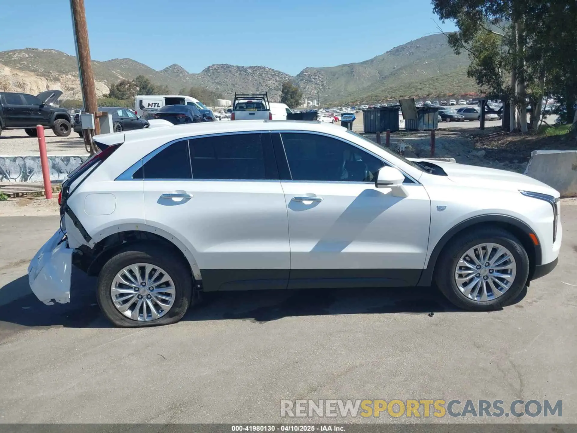 13 fotografías del automóvil dañado 1GYAZAR42RF168331 CADILLAC XT4 2024
