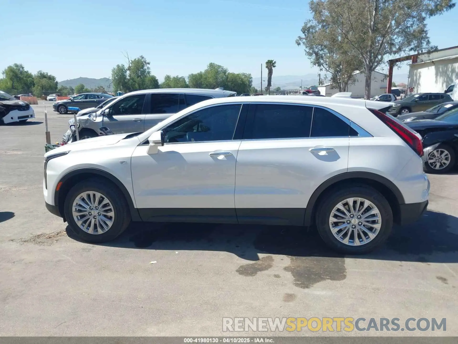 14 fotografías del automóvil dañado 1GYAZAR42RF168331 CADILLAC XT4 2024