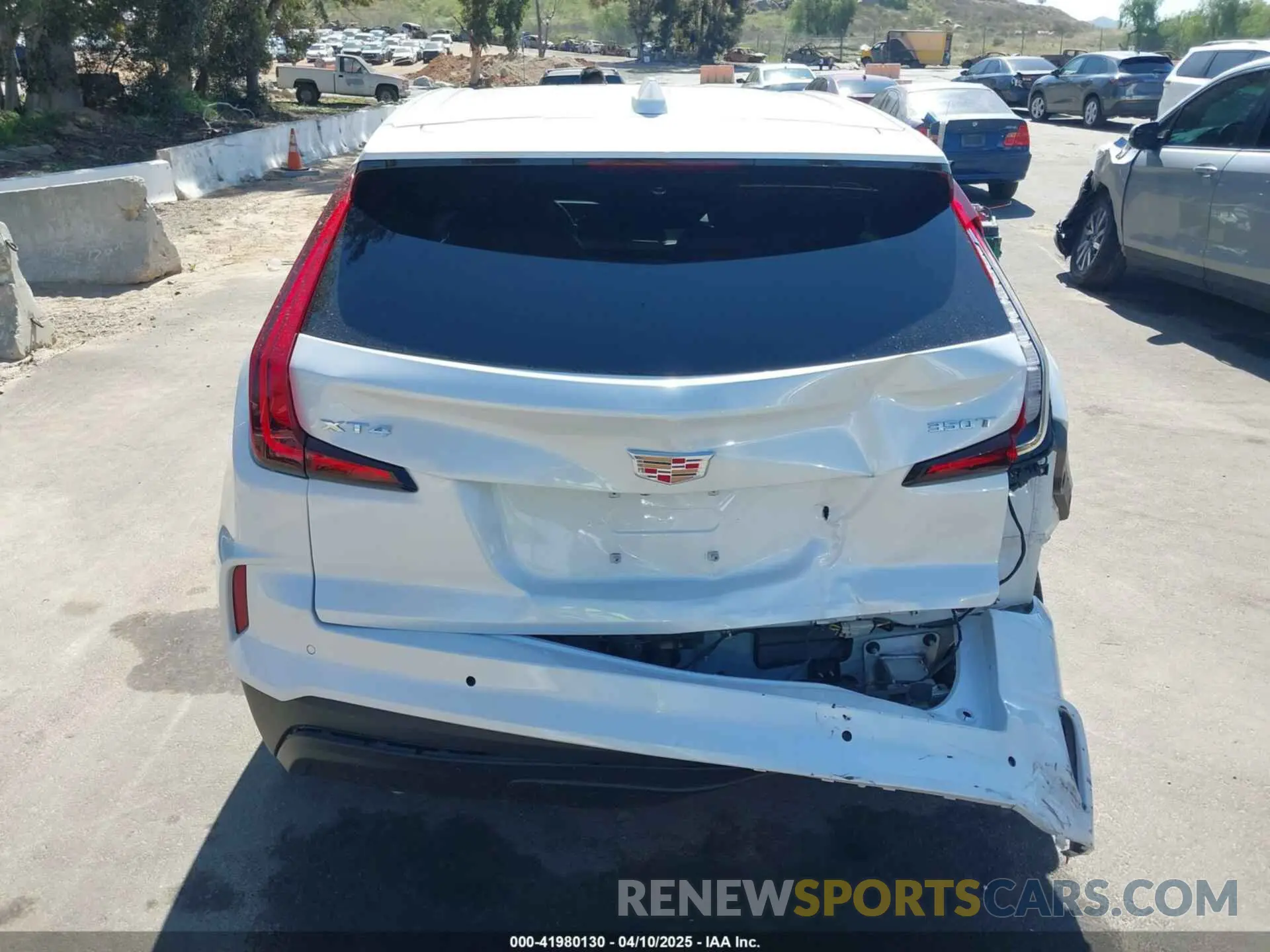 16 fotografías del automóvil dañado 1GYAZAR42RF168331 CADILLAC XT4 2024