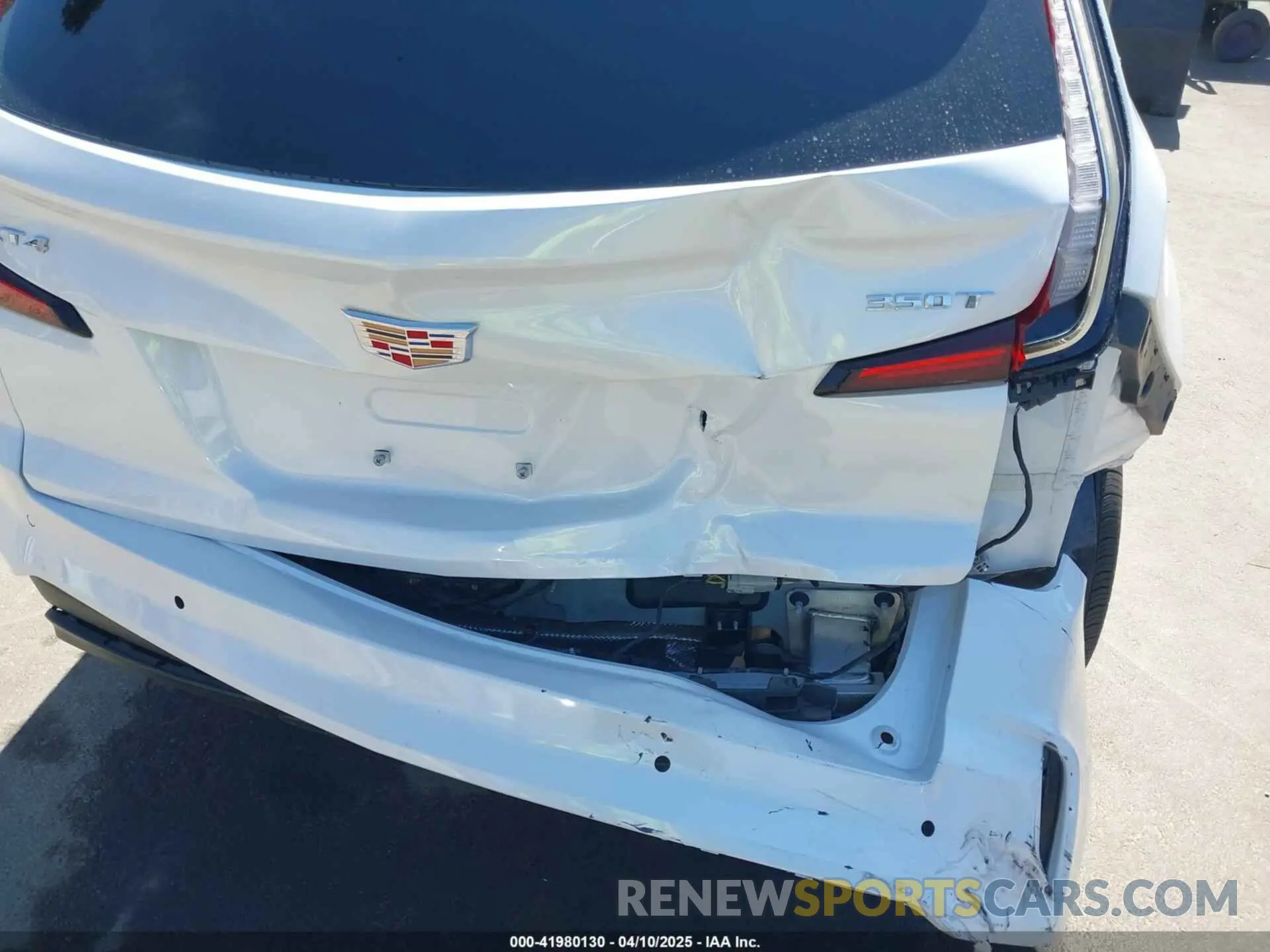 17 fotografías del automóvil dañado 1GYAZAR42RF168331 CADILLAC XT4 2024