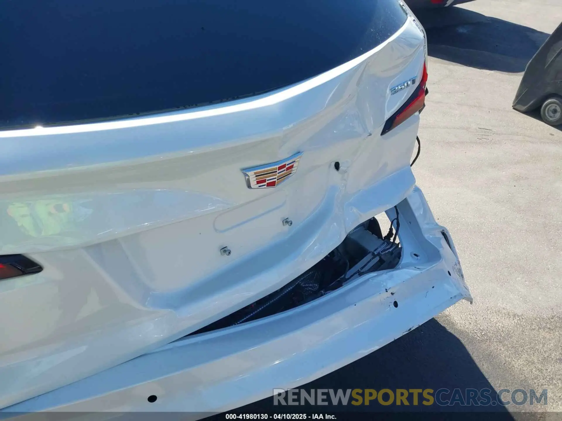18 fotografías del automóvil dañado 1GYAZAR42RF168331 CADILLAC XT4 2024