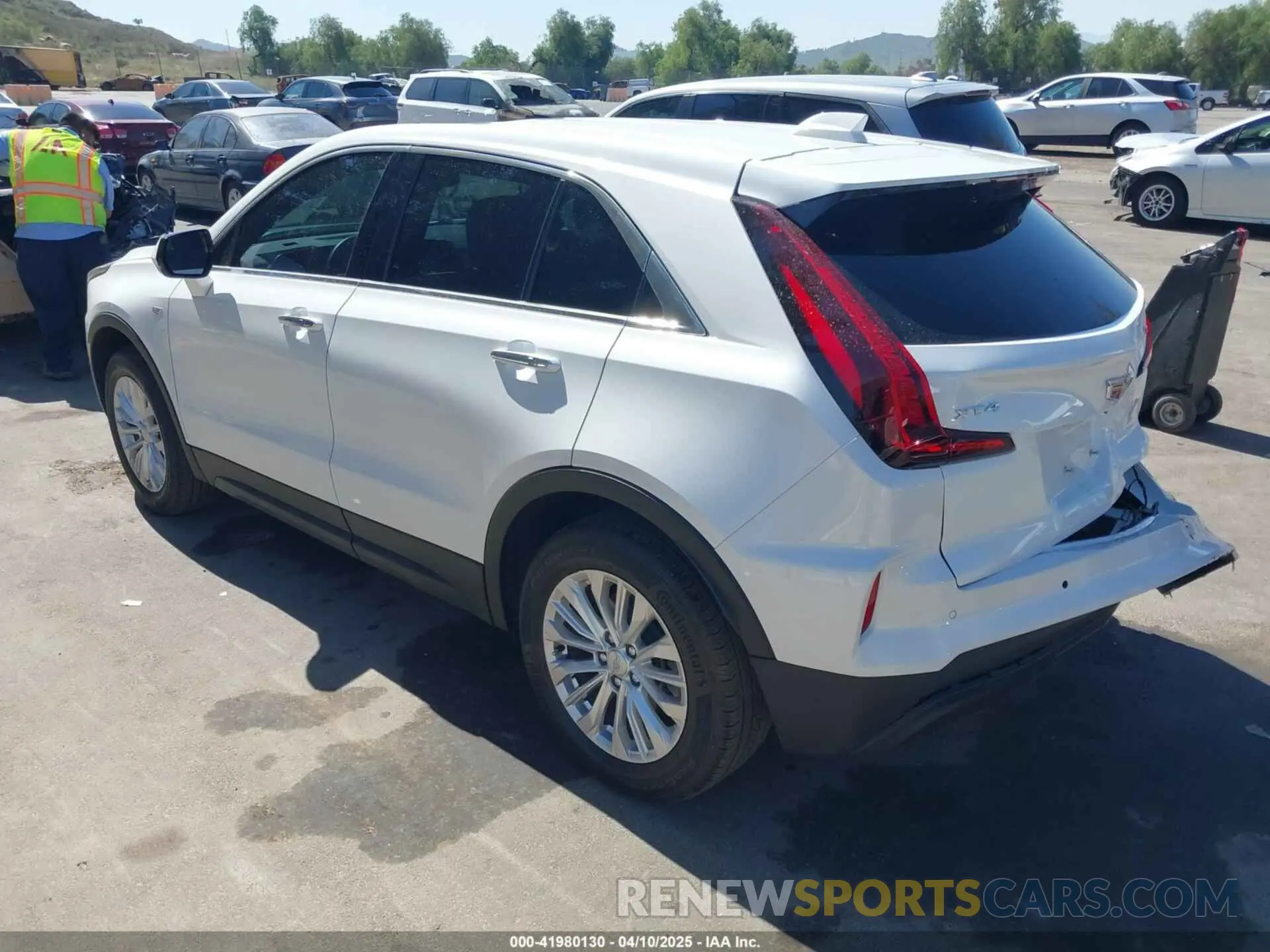 3 fotografías del automóvil dañado 1GYAZAR42RF168331 CADILLAC XT4 2024