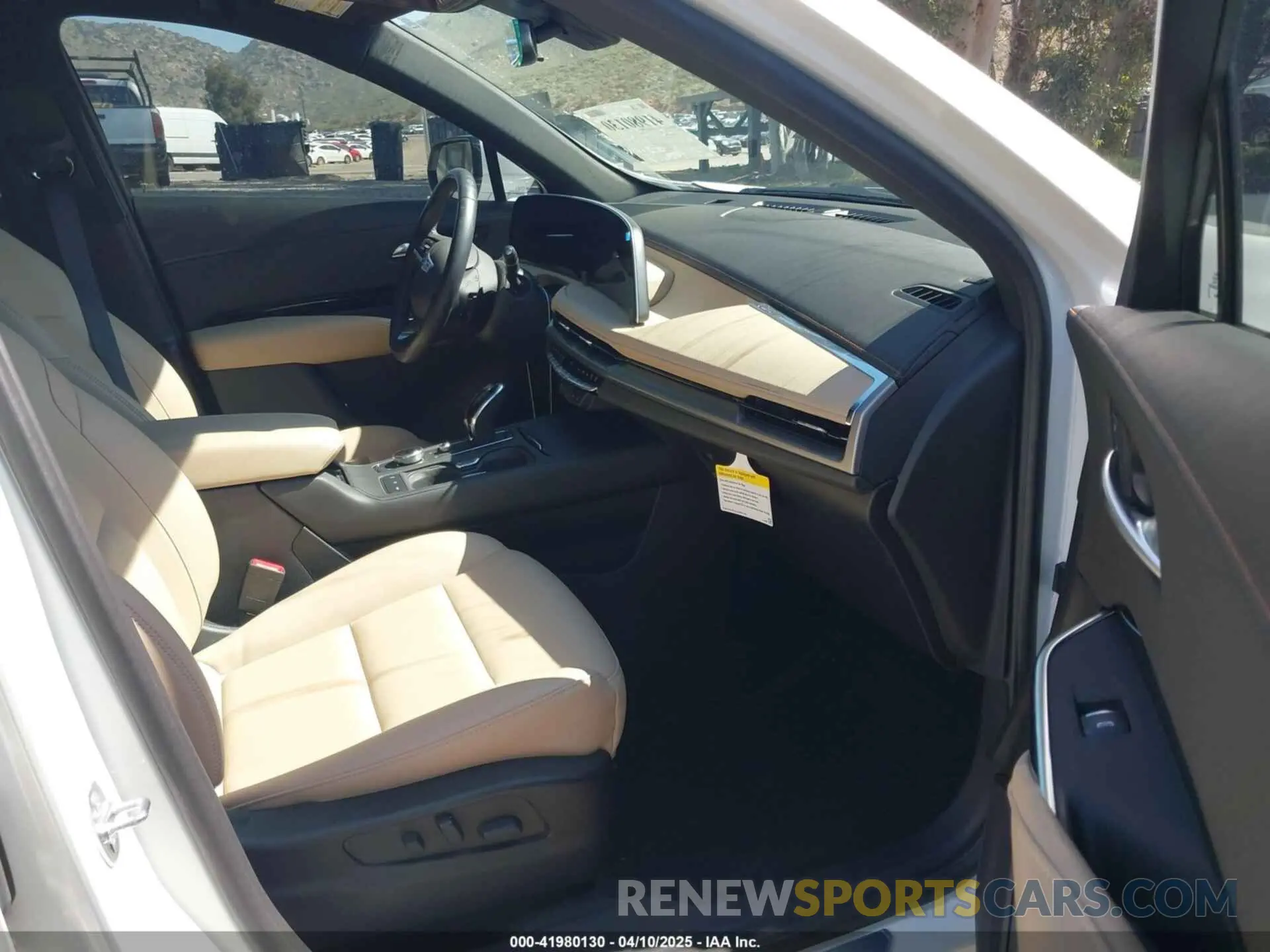 5 fotografías del automóvil dañado 1GYAZAR42RF168331 CADILLAC XT4 2024