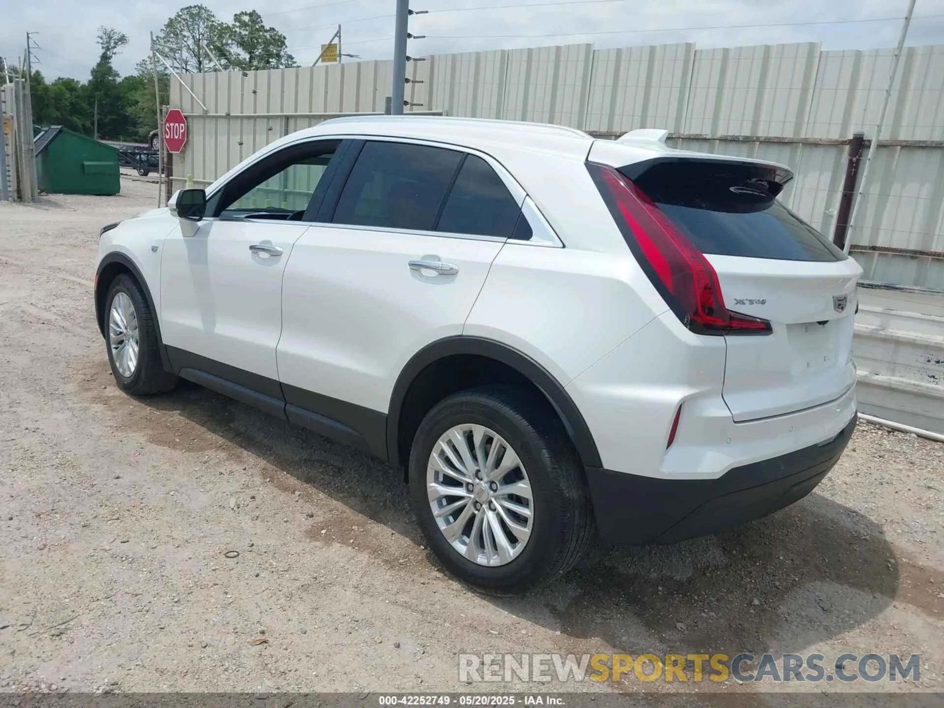 3 fotografías del automóvil dañado 1GYAZAR47RF145725 CADILLAC XT4 2024