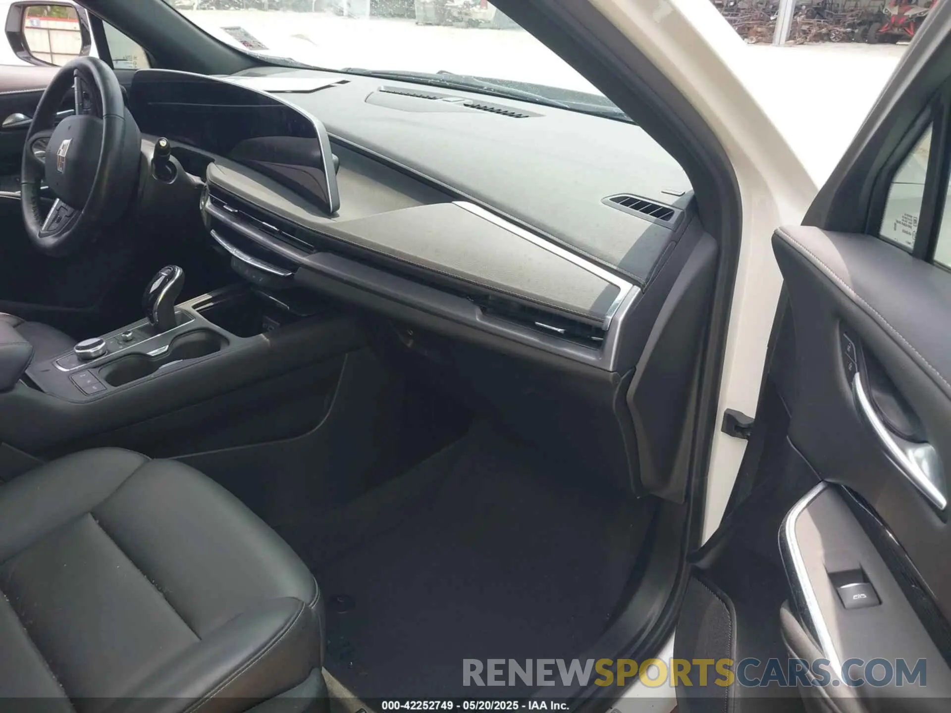 5 fotografías del automóvil dañado 1GYAZAR47RF145725 CADILLAC XT4 2024