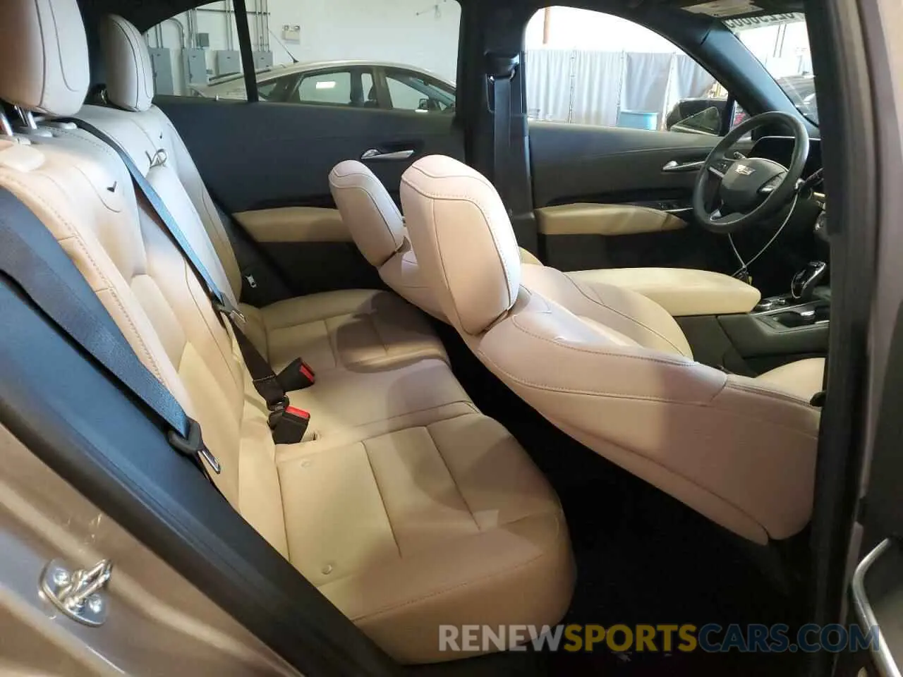 11 fotografías del automóvil dañado 1GYFZBR48RF242850 CADILLAC XT4 2024