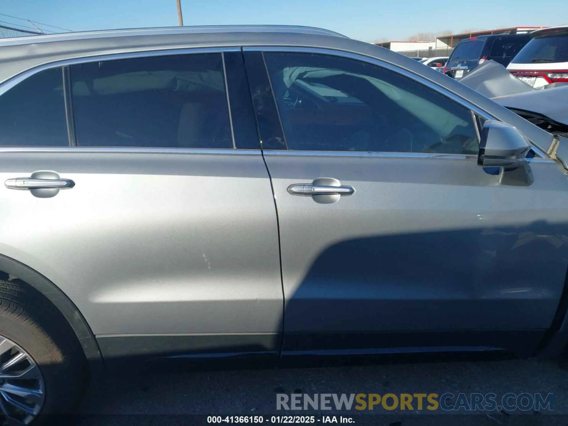 12 fotografías del automóvil dañado 1GYFZCR40RF158284 CADILLAC XT4 2024