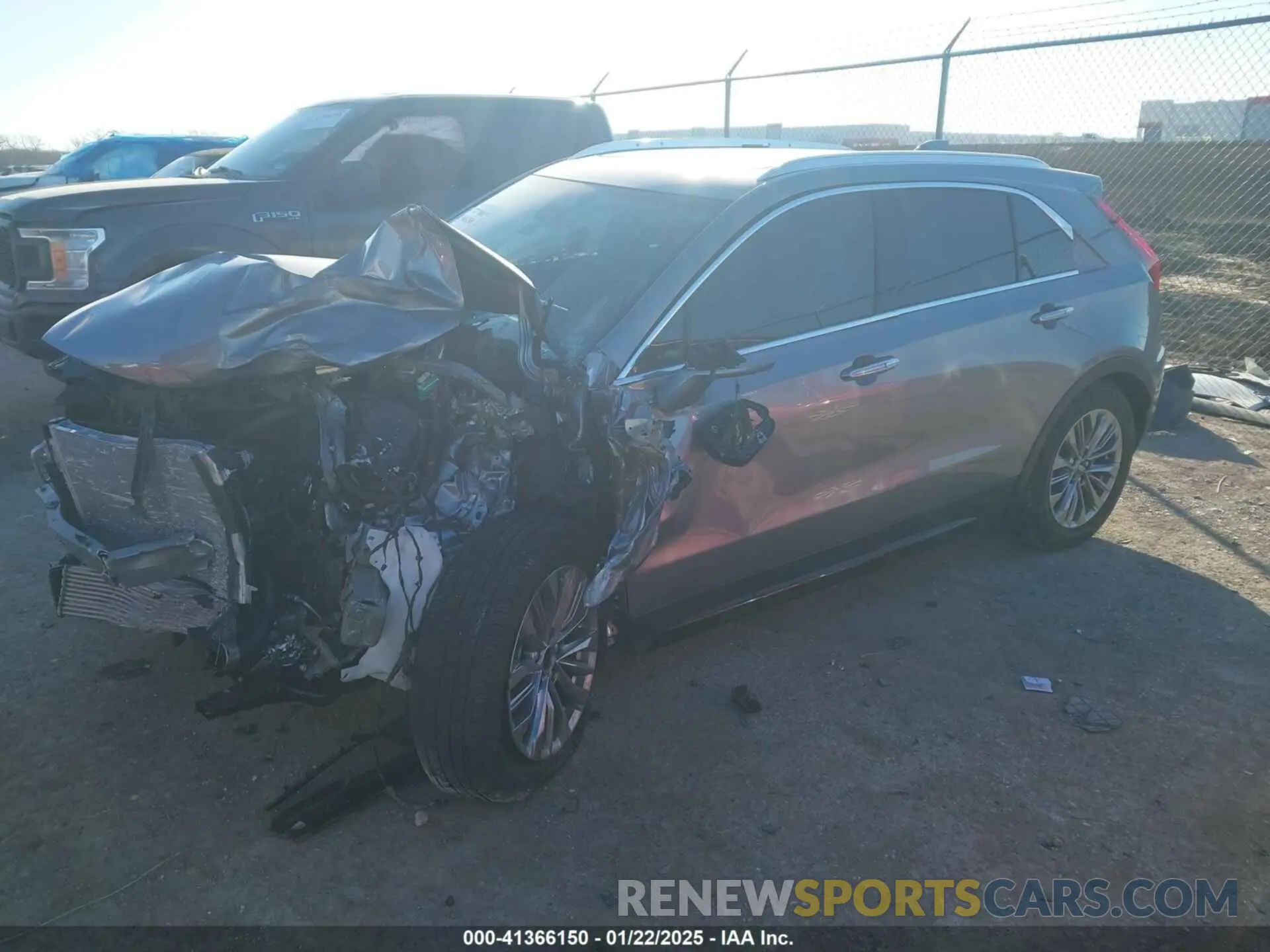2 fotografías del automóvil dañado 1GYFZCR40RF158284 CADILLAC XT4 2024