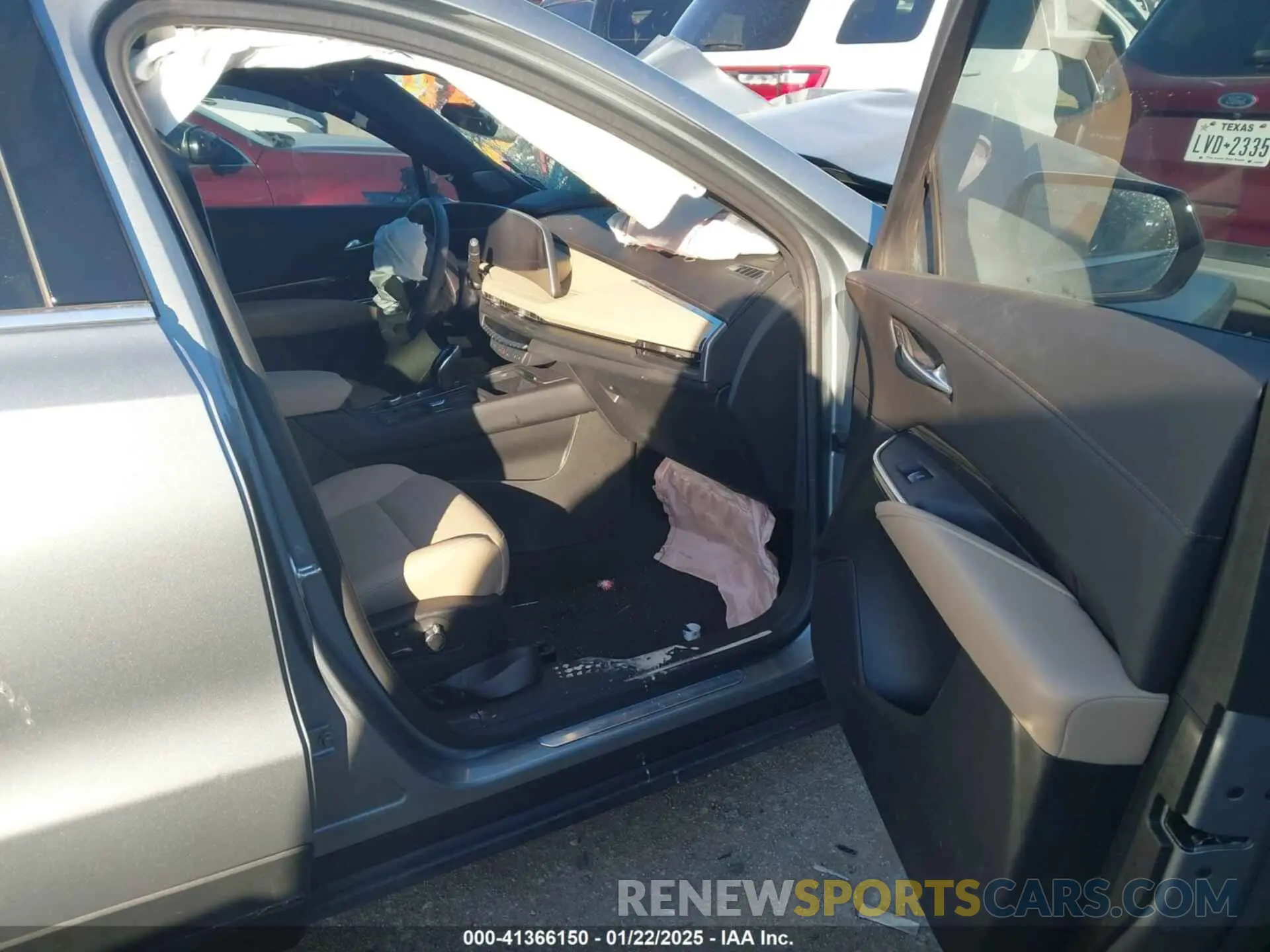 5 fotografías del automóvil dañado 1GYFZCR40RF158284 CADILLAC XT4 2024