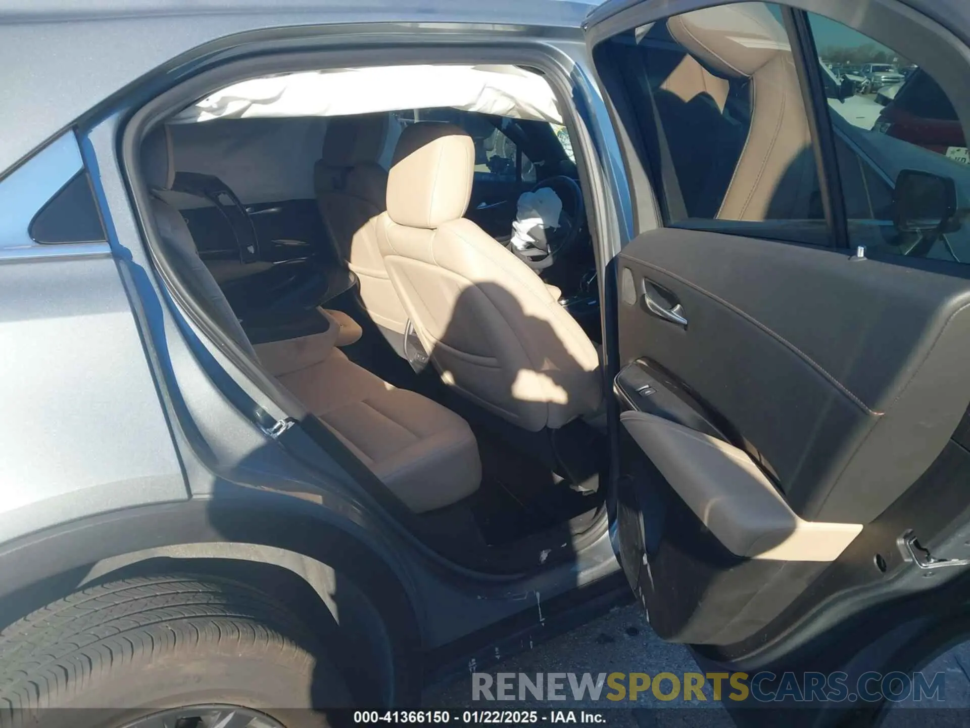 8 fotografías del automóvil dañado 1GYFZCR40RF158284 CADILLAC XT4 2024