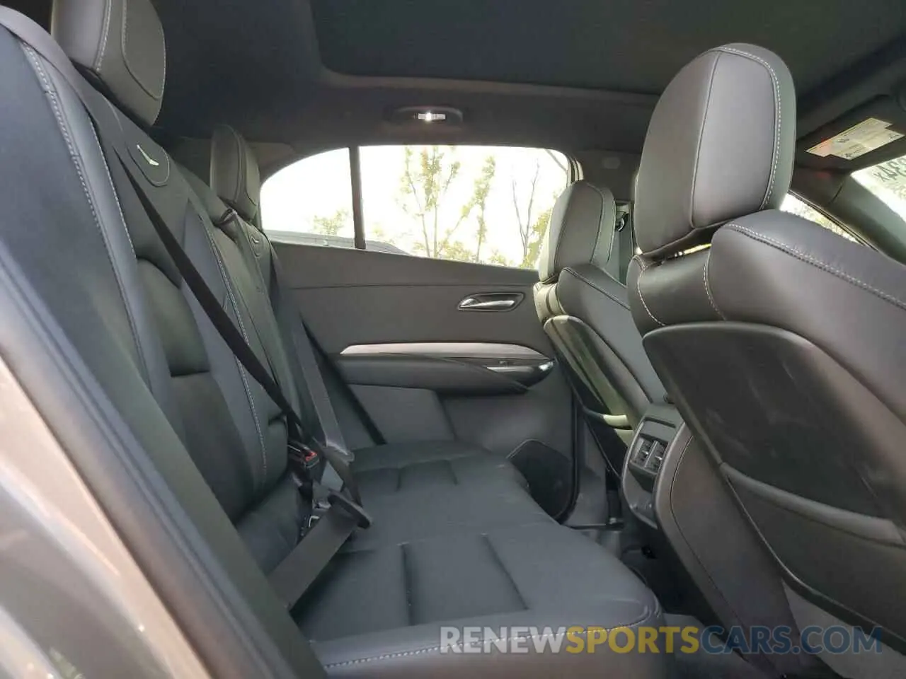 11 fotografías del automóvil dañado 1GYFZDR40RF219252 CADILLAC XT4 2024
