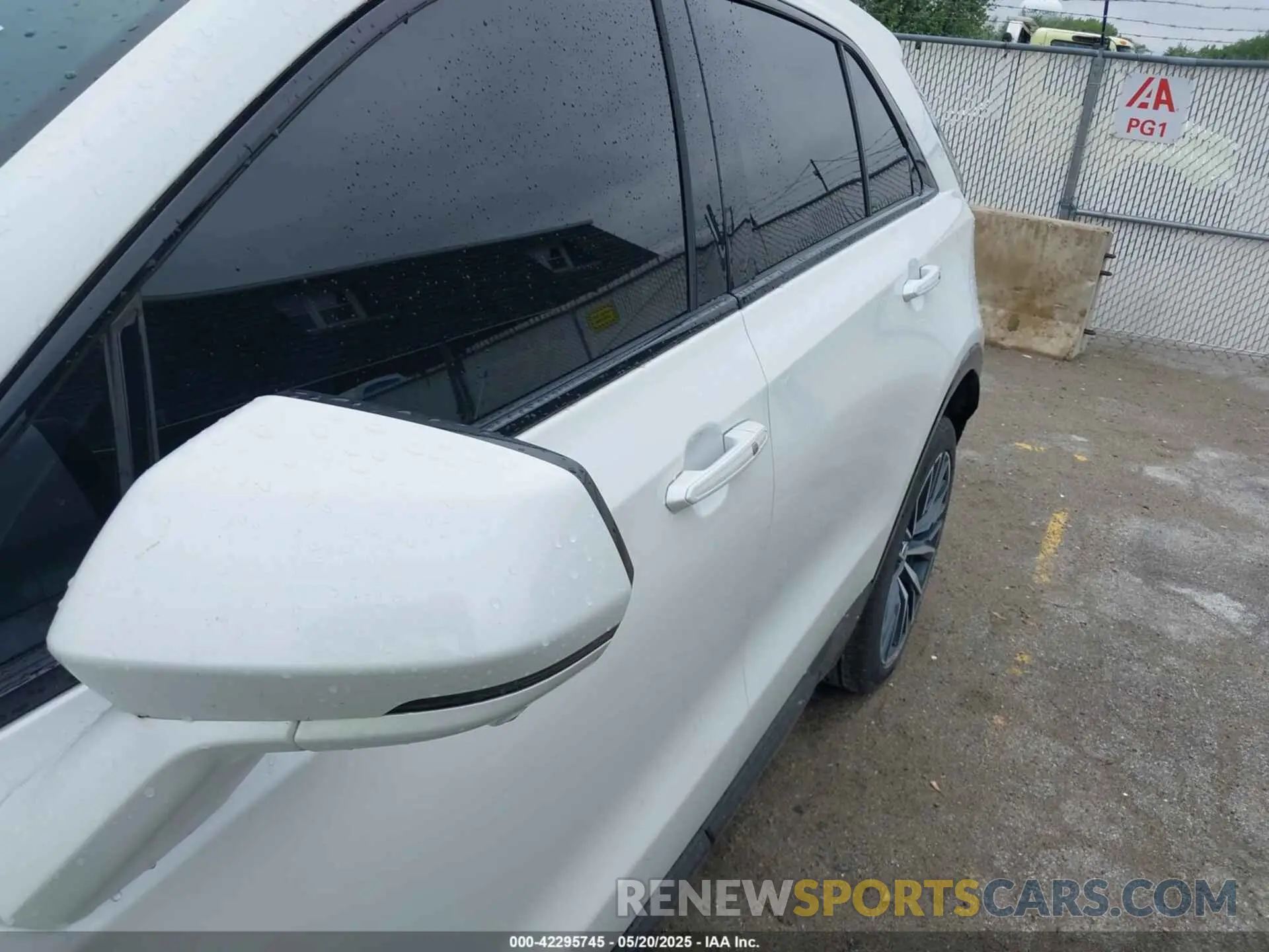 12 fotografías del automóvil dañado 1GYFZFR40RF223782 CADILLAC XT4 2024
