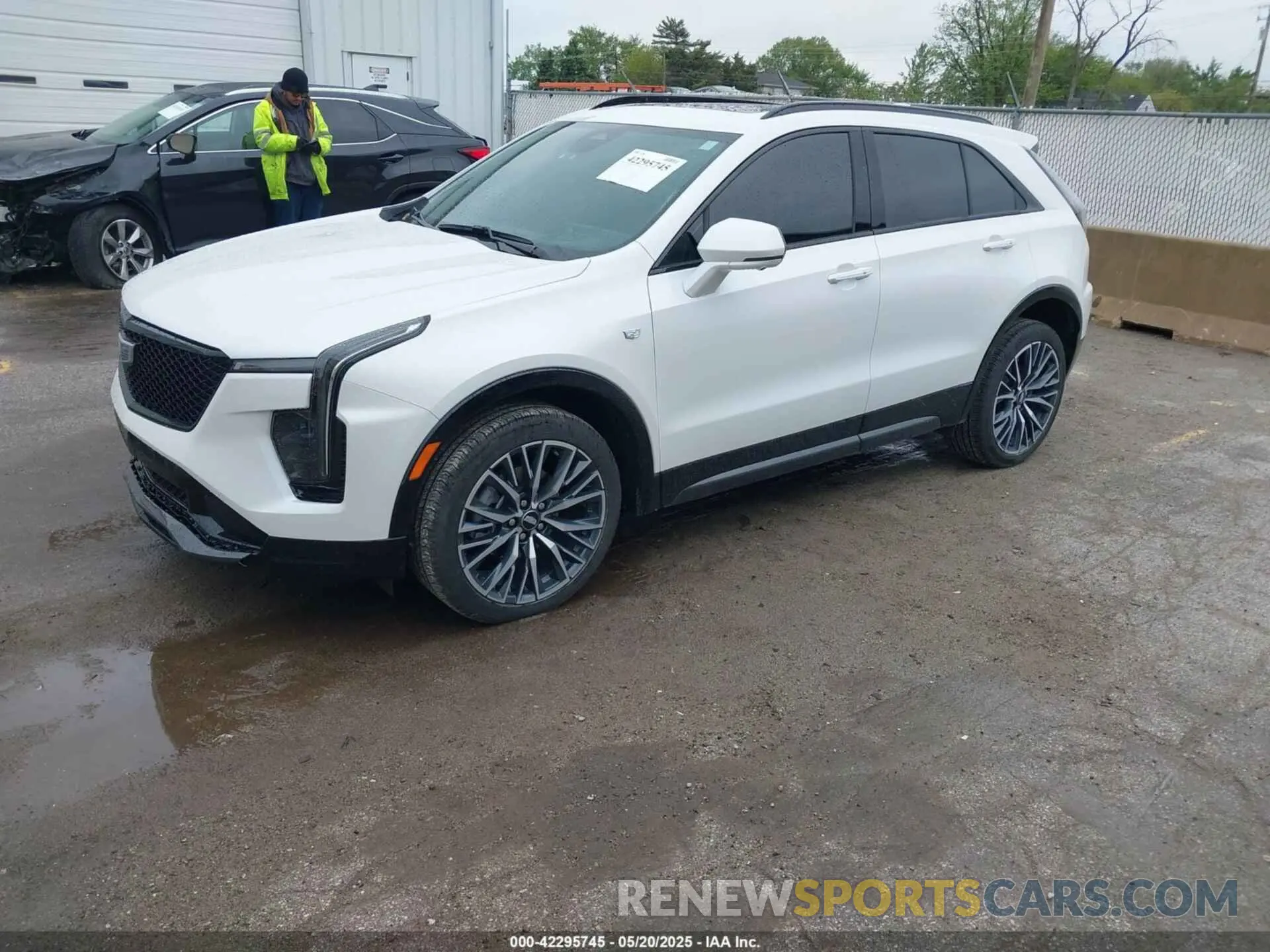 2 fotografías del automóvil dañado 1GYFZFR40RF223782 CADILLAC XT4 2024